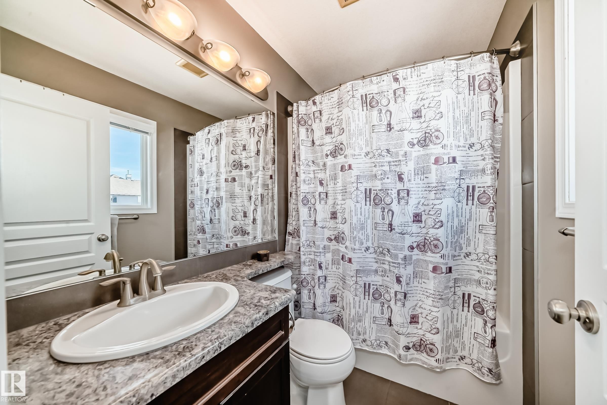 1128 74 Street, Edmonton, AB - Indoor Photo Showing Bathroom
