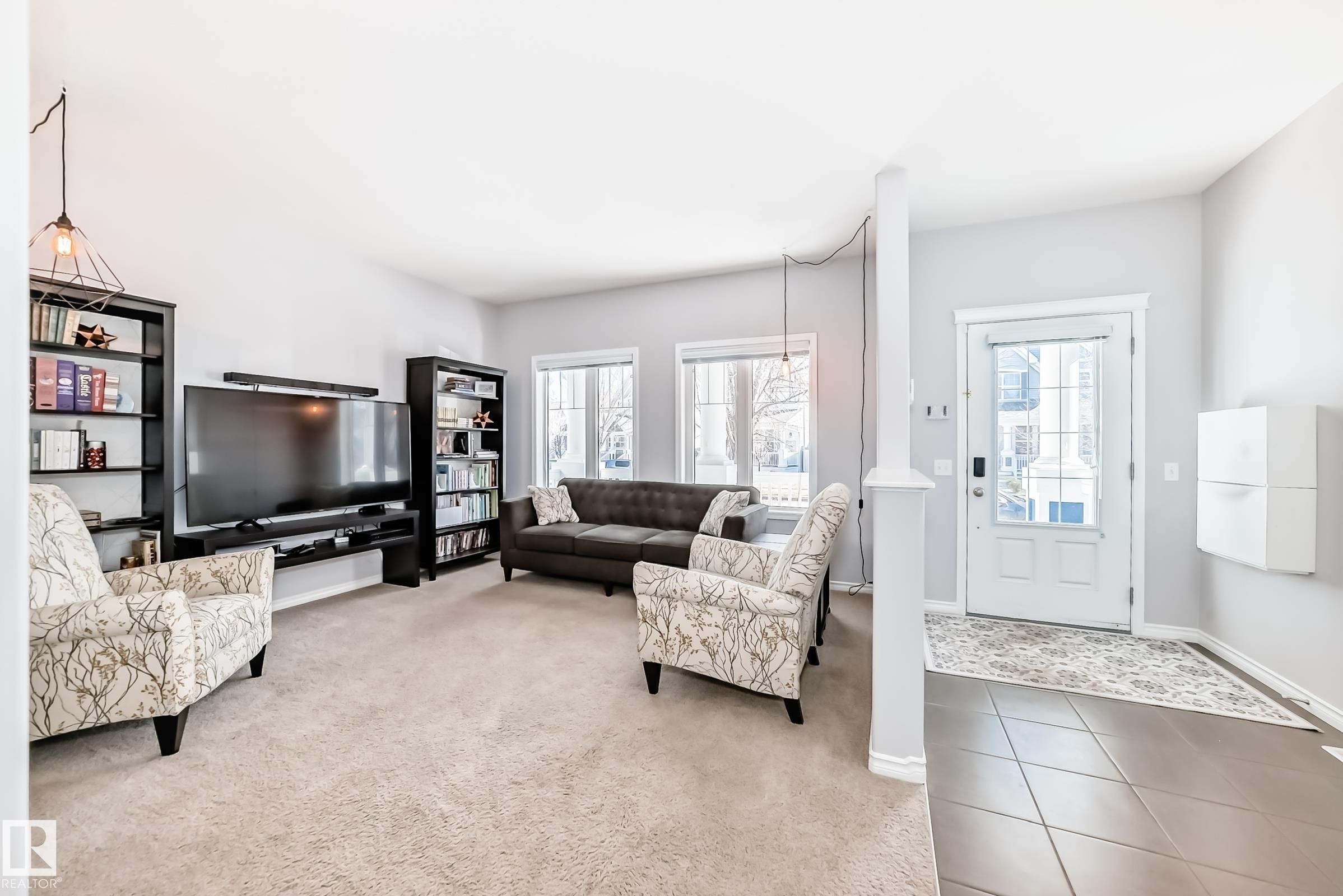 1128 74 Street, Edmonton, AB - Indoor Photo Showing Living Room
