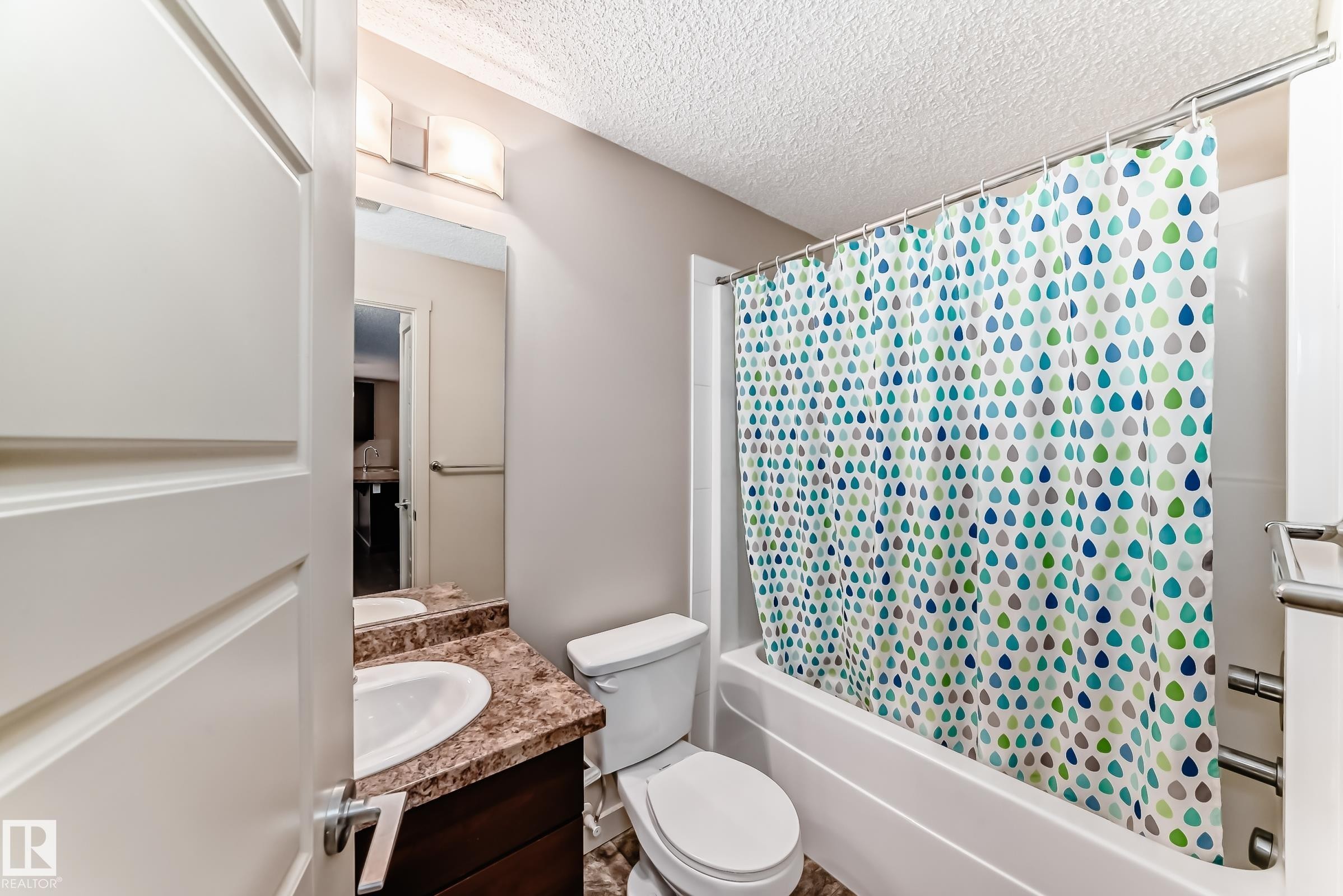 229 6076 Schonsee Way, Edmonton, AB - Indoor Photo Showing Bathroom