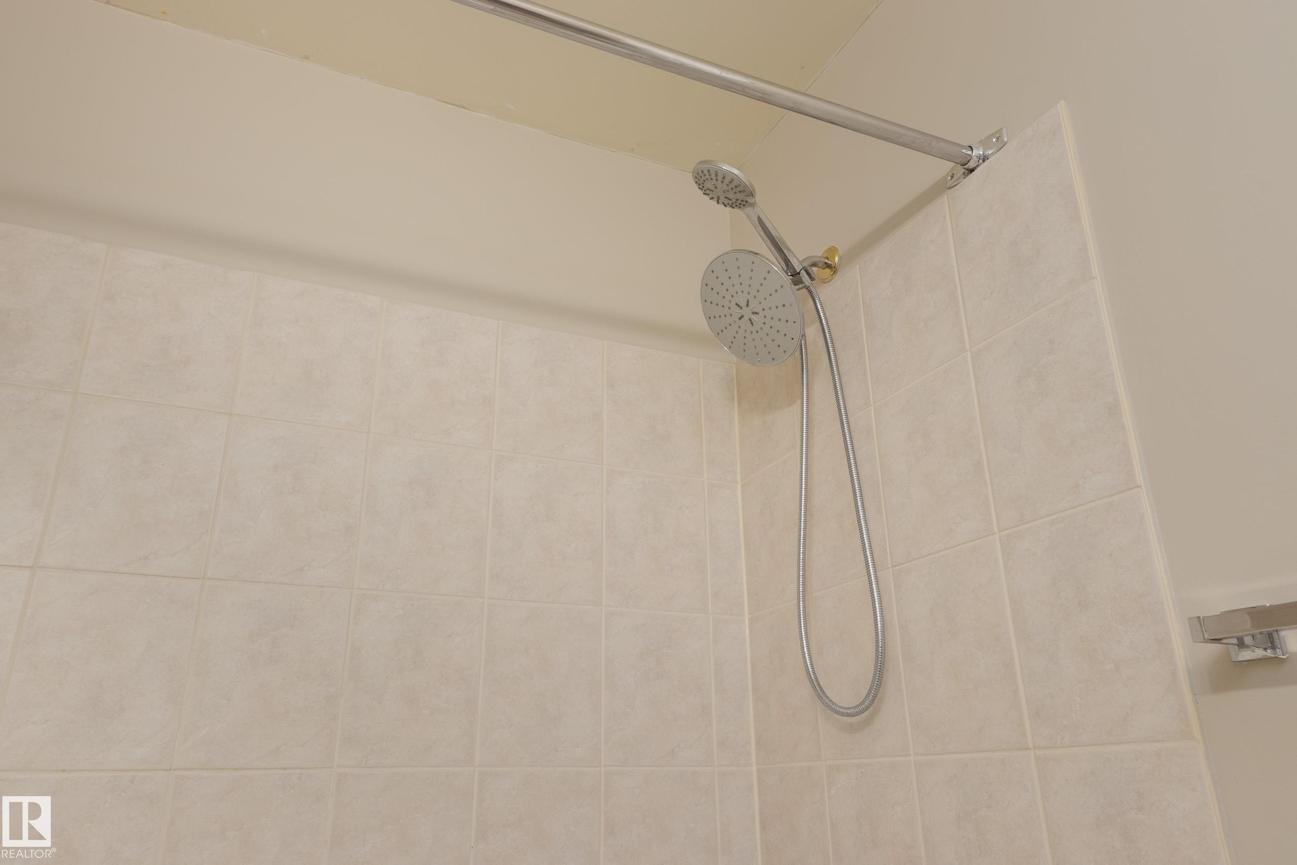 528 17404 64 Avenue, Edmonton, AB - Indoor Photo Showing Bathroom