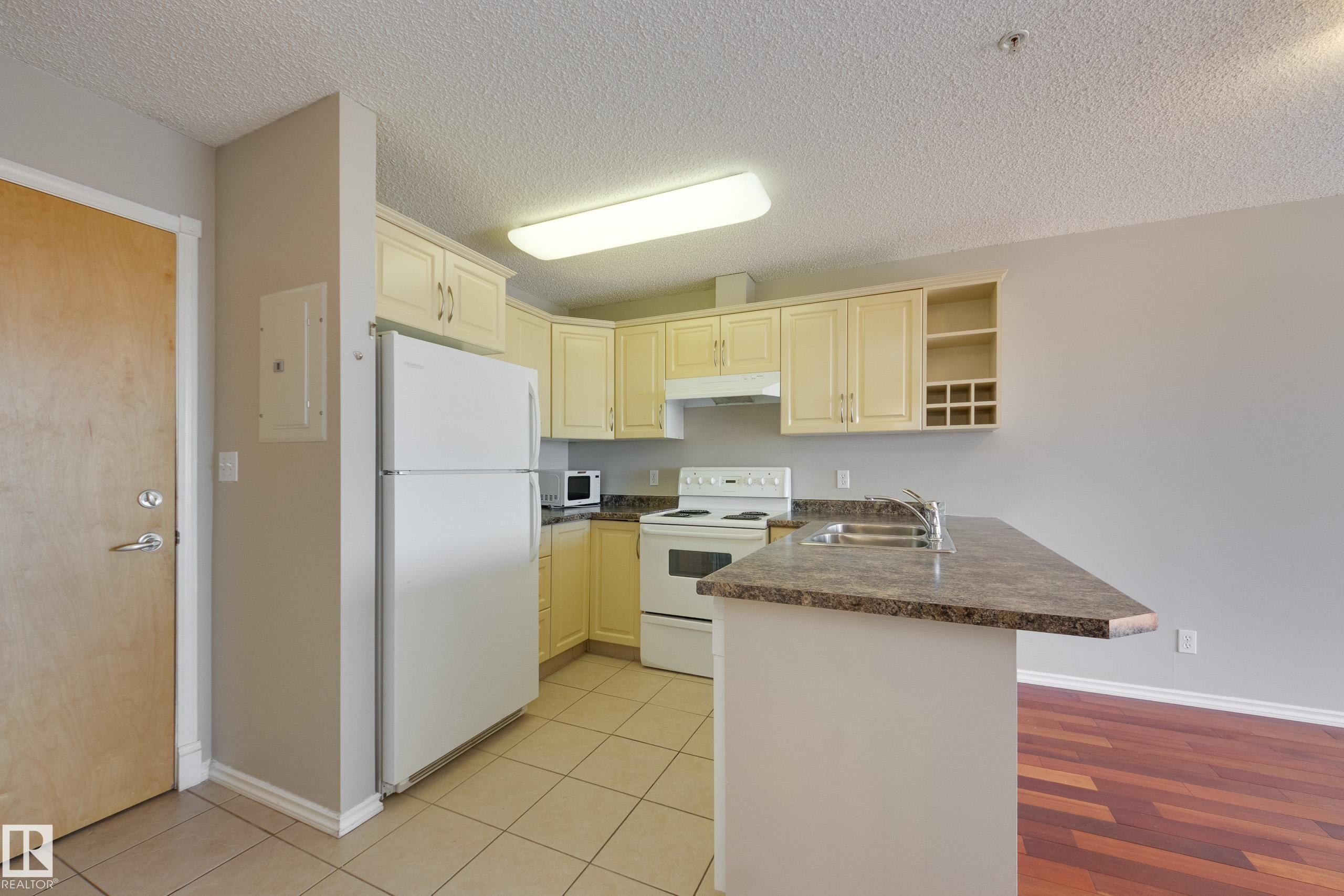 528 17404 64 Avenue, Edmonton, AB - Indoor Photo Showing Kitchen With Double Sink