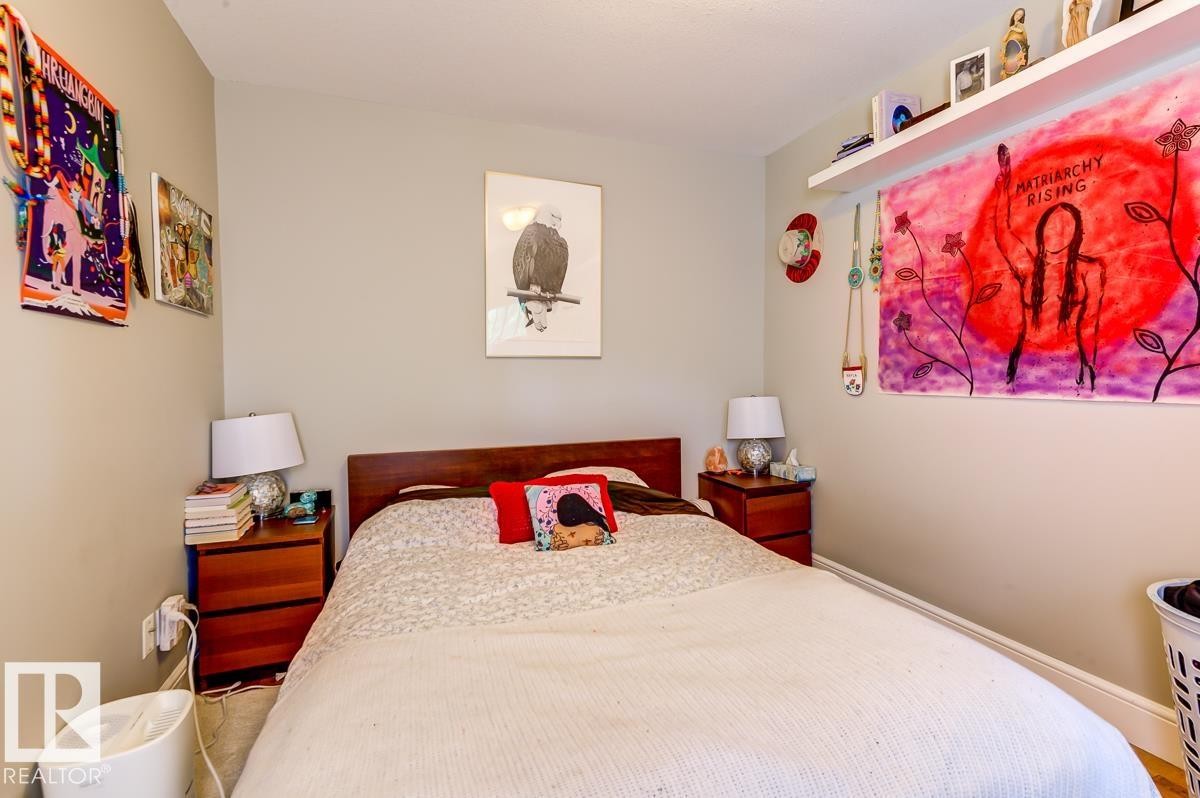 10950 73 Avenue, Edmonton, AB - Indoor Photo Showing Bedroom