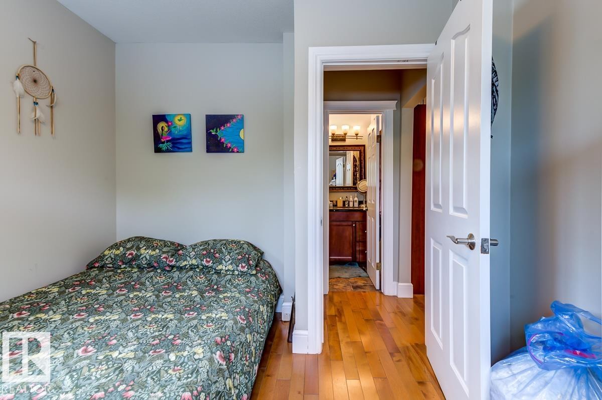 10950 73 Avenue, Edmonton, AB - Indoor Photo Showing Bedroom