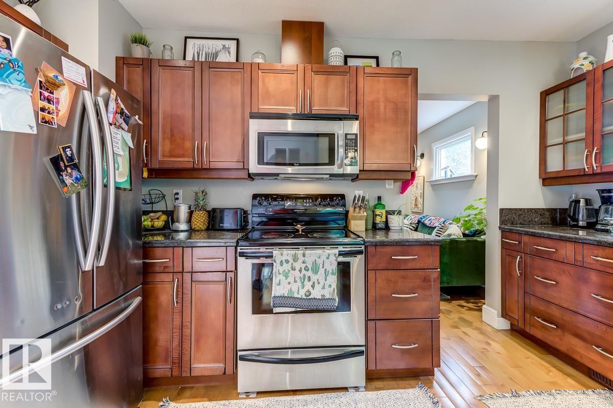 10950 73 Avenue, Edmonton, AB - Indoor Photo Showing Kitchen
