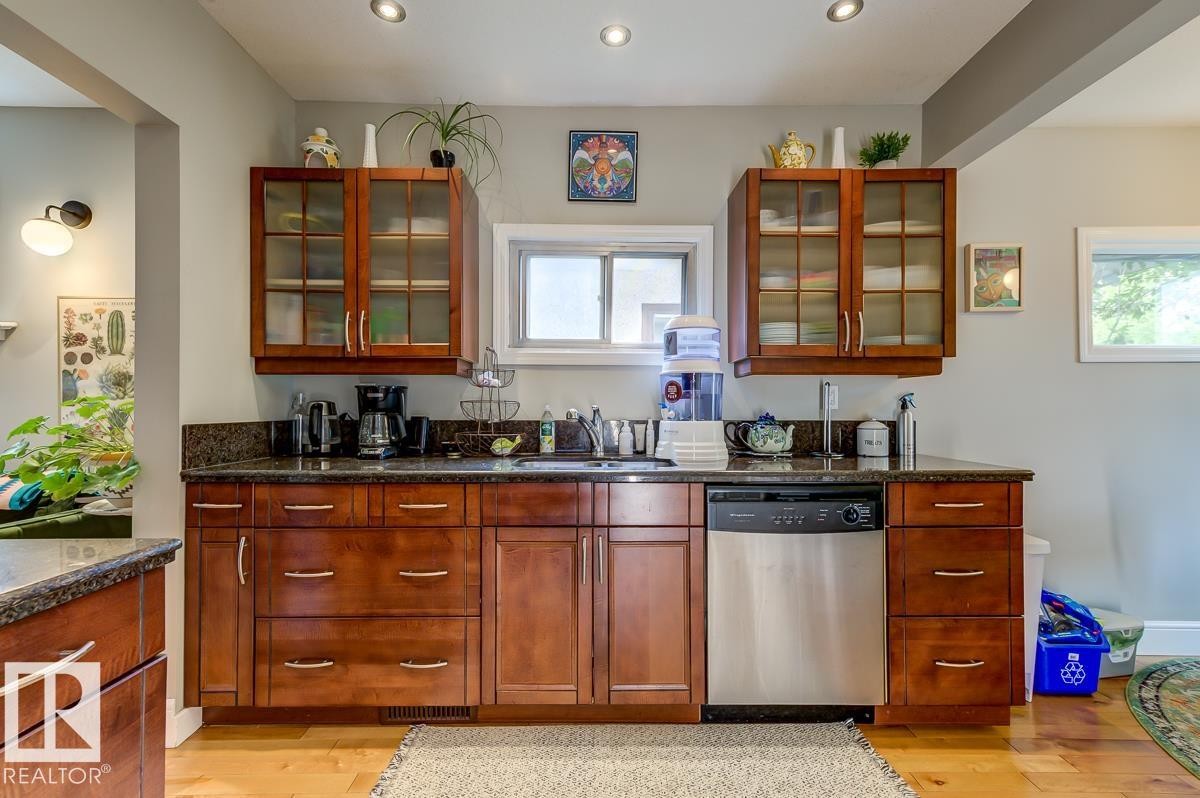 10950 73 Avenue, Edmonton, AB - Indoor Photo Showing Kitchen With Double Sink