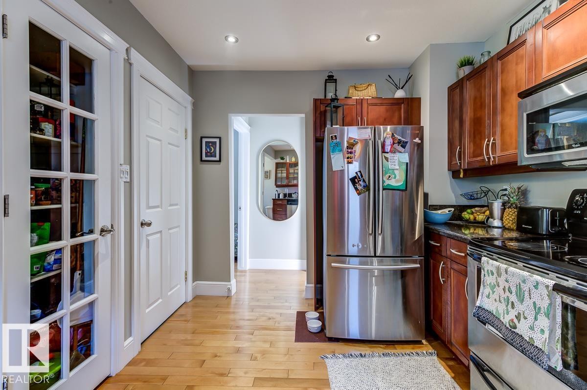 10950 73 Avenue, Edmonton, AB - Indoor Photo Showing Kitchen