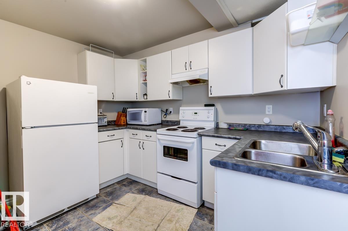 10950 73 Avenue, Edmonton, AB - Indoor Photo Showing Kitchen With Double Sink