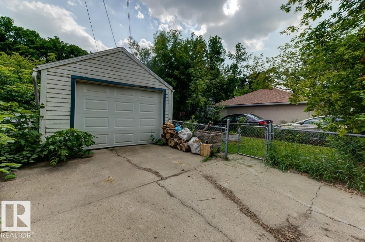 10950 73 Avenue, Edmonton, AB - Outdoor