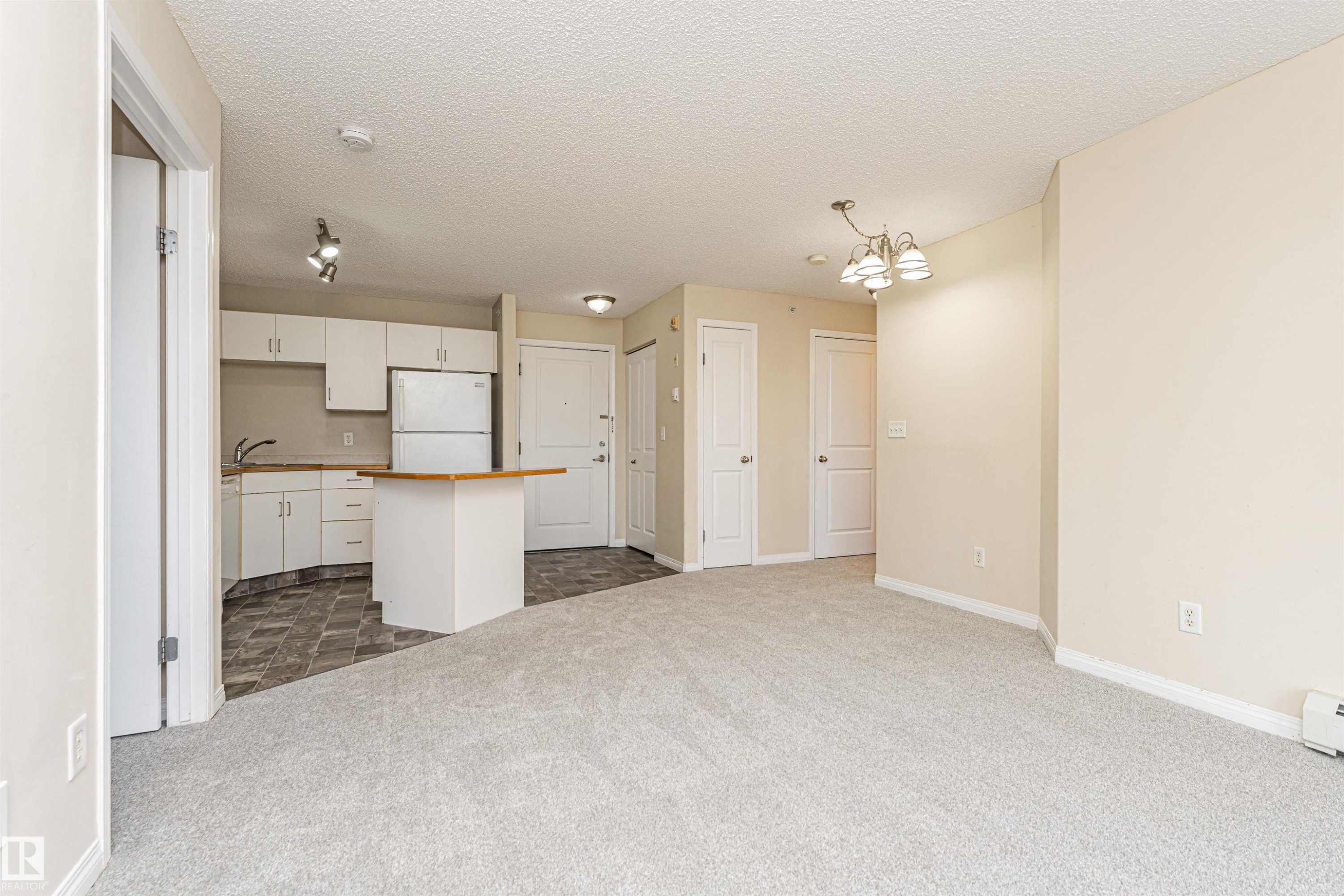 524 10535 122 Street, Edmonton, AB - Indoor Photo Showing Kitchen