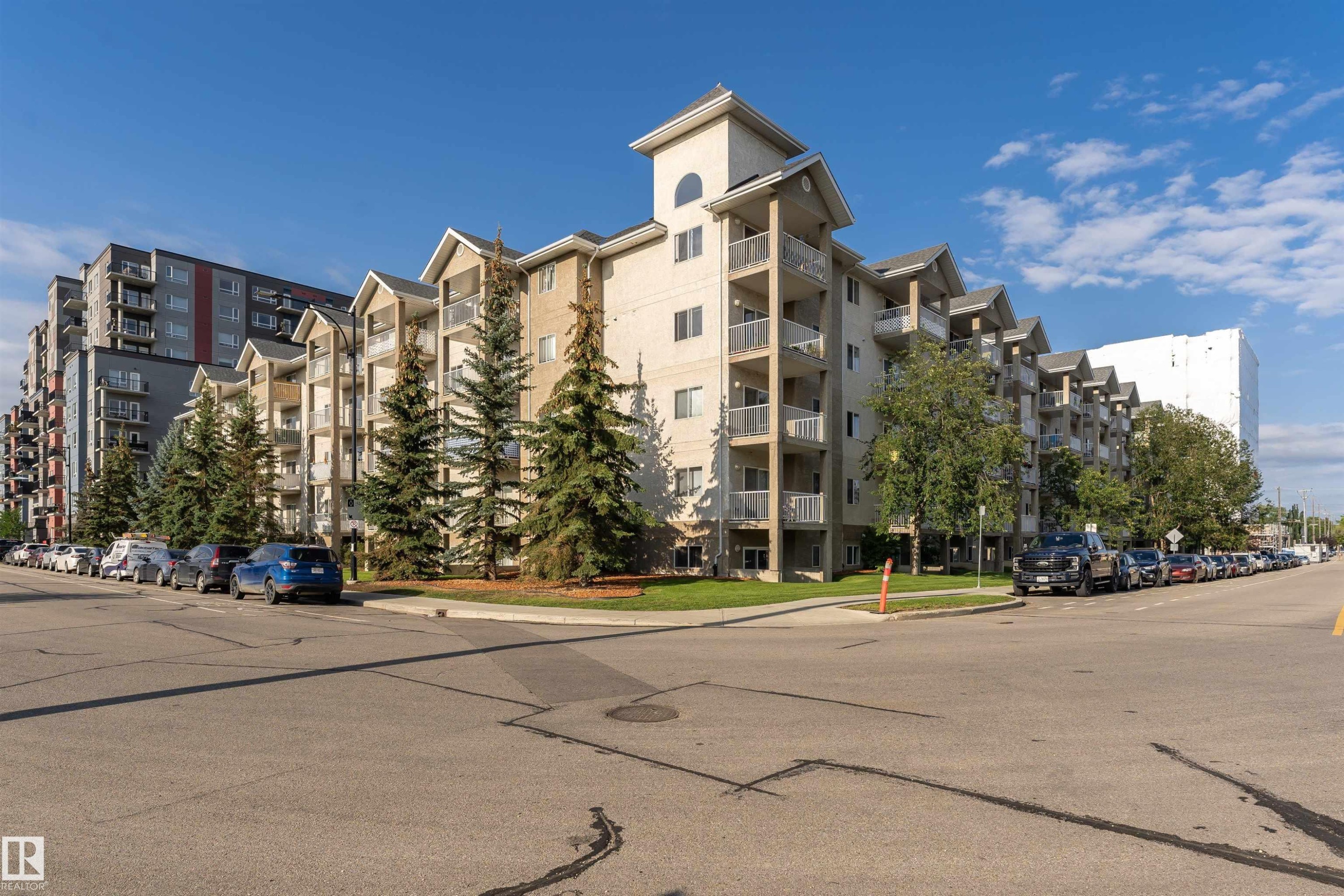 524 10535 122 Street, Edmonton, AB - Outdoor With Facade