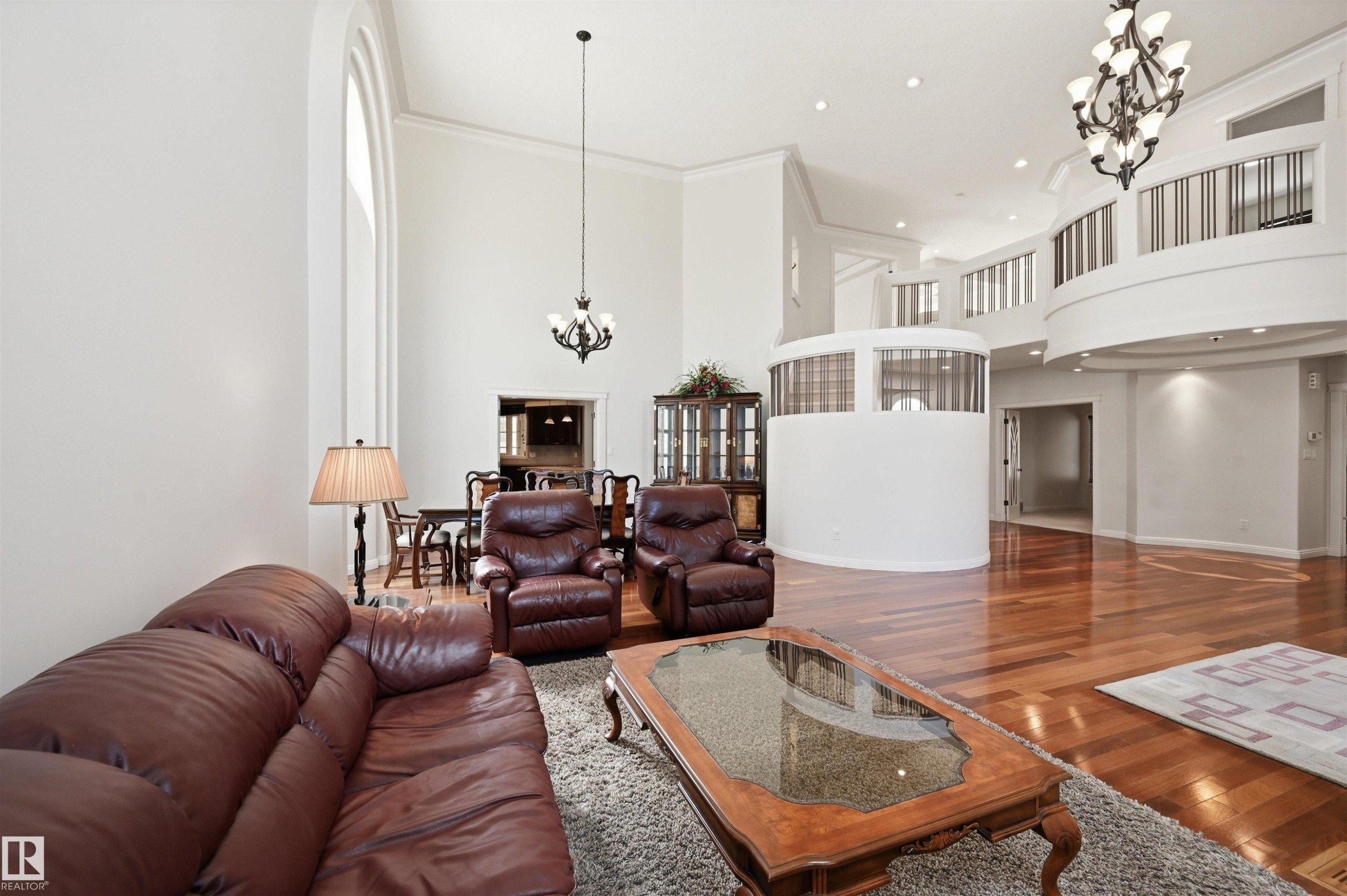 2423 Tegler Green, Edmonton, AB - Indoor Photo Showing Living Room