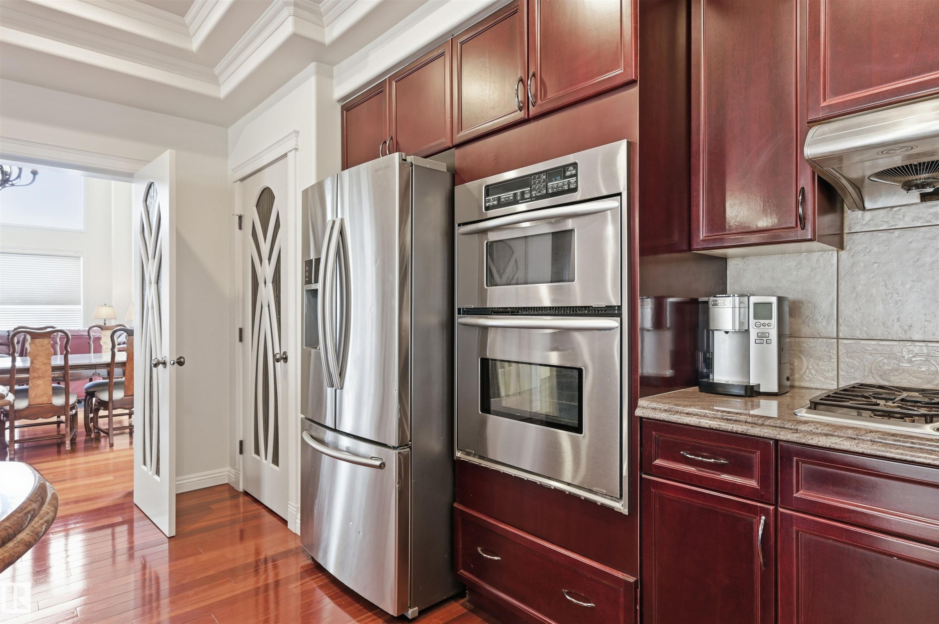 2423 Tegler Green, Edmonton, AB - Indoor Photo Showing Kitchen