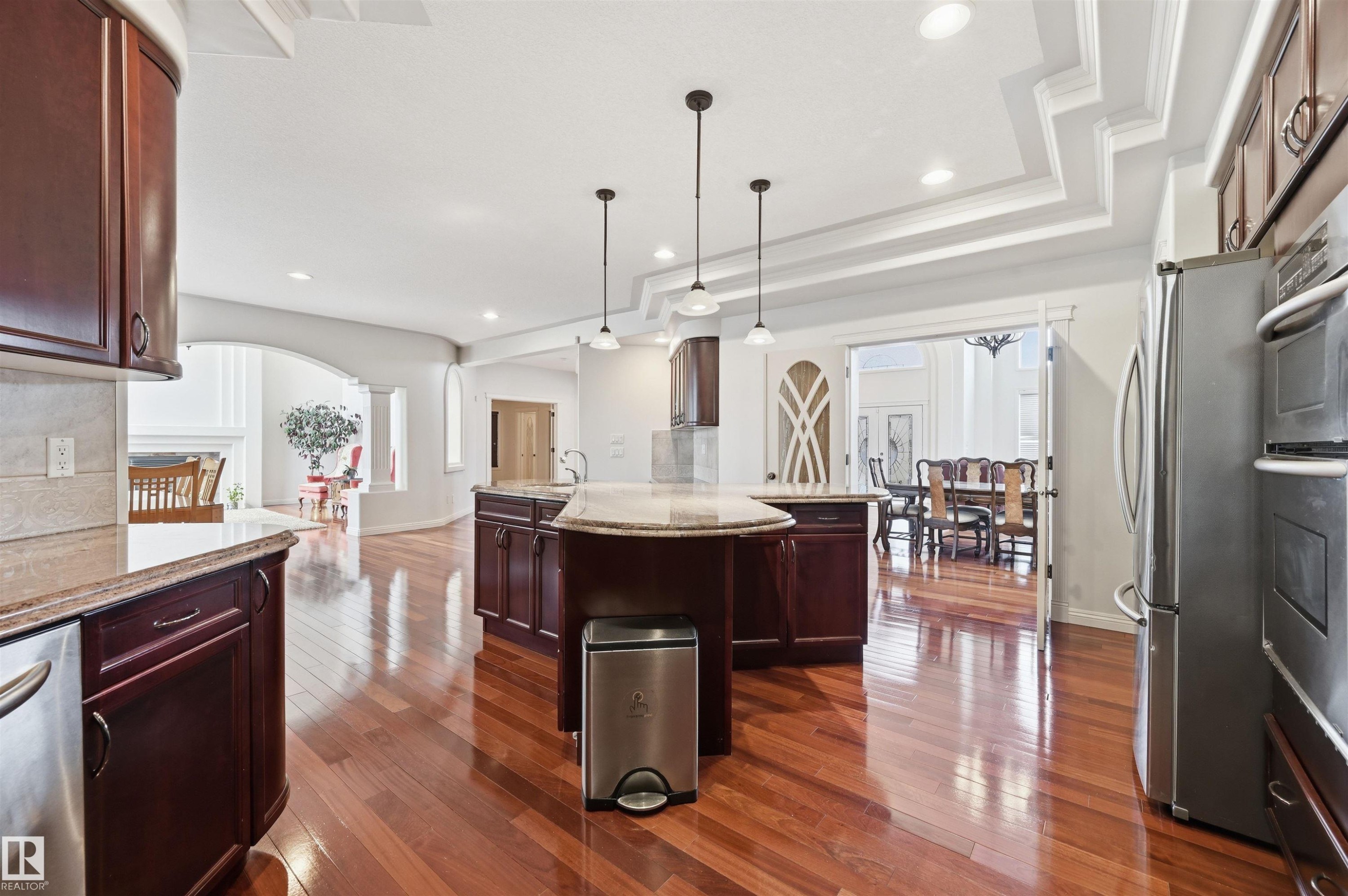 2423 Tegler Green, Edmonton, AB - Indoor Photo Showing Kitchen With Upgraded Kitchen