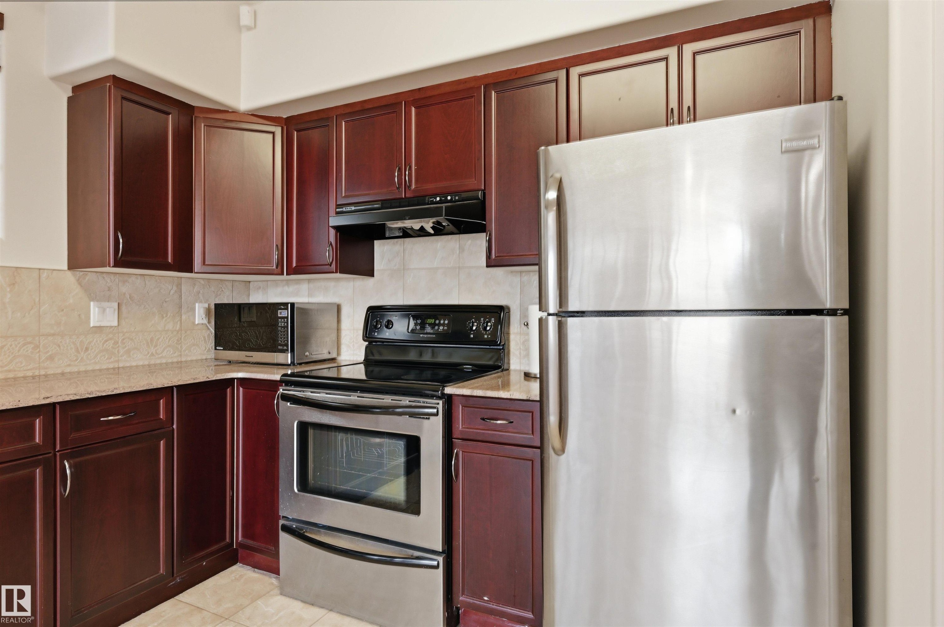 2423 Tegler Green, Edmonton, AB - Indoor Photo Showing Kitchen