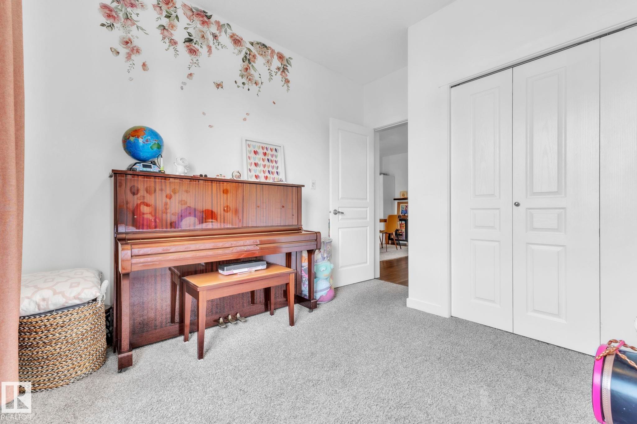 203 812 Welsh Drive, Edmonton, AB - Indoor