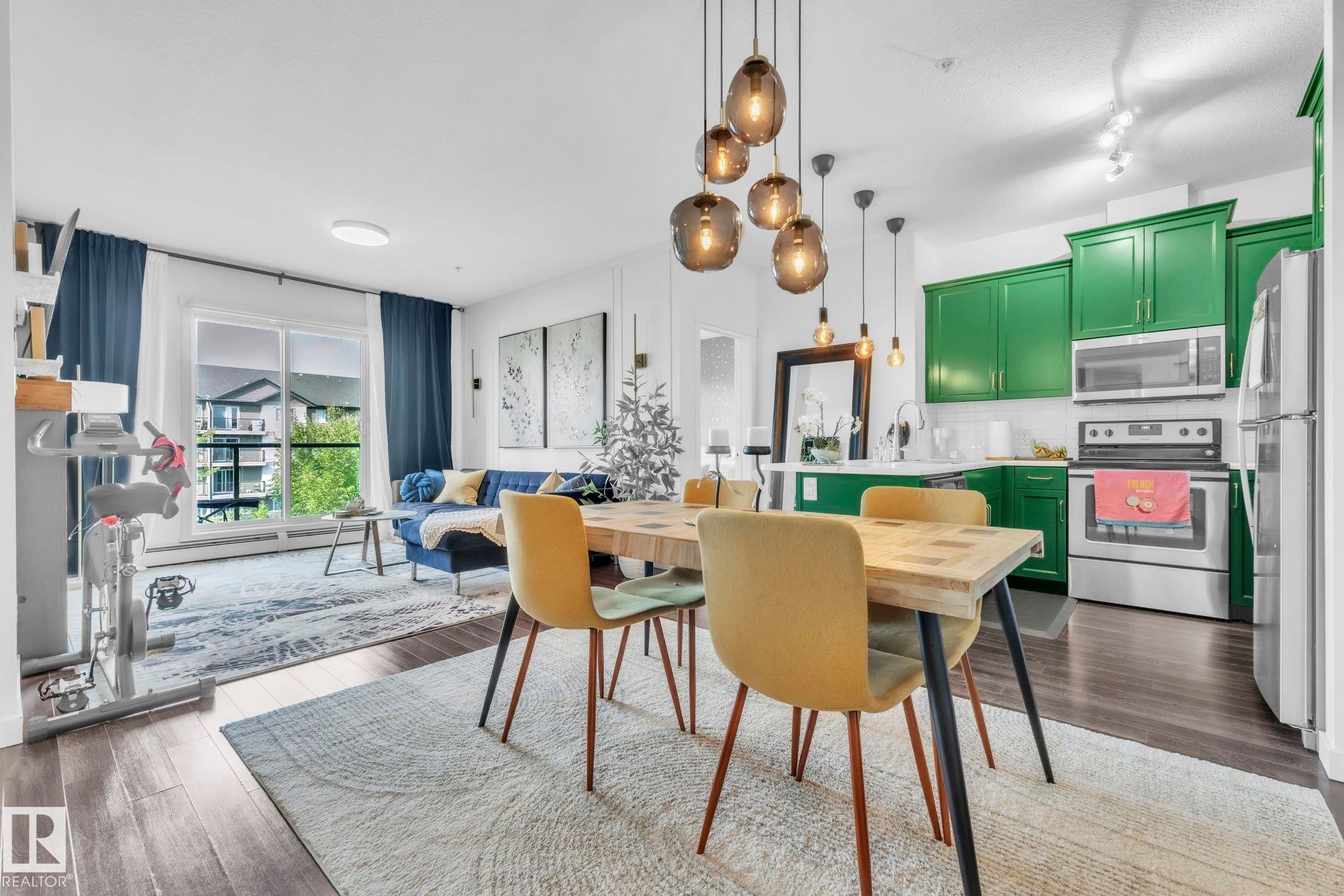 203 812 Welsh Drive, Edmonton, AB - Indoor Photo Showing Dining Room