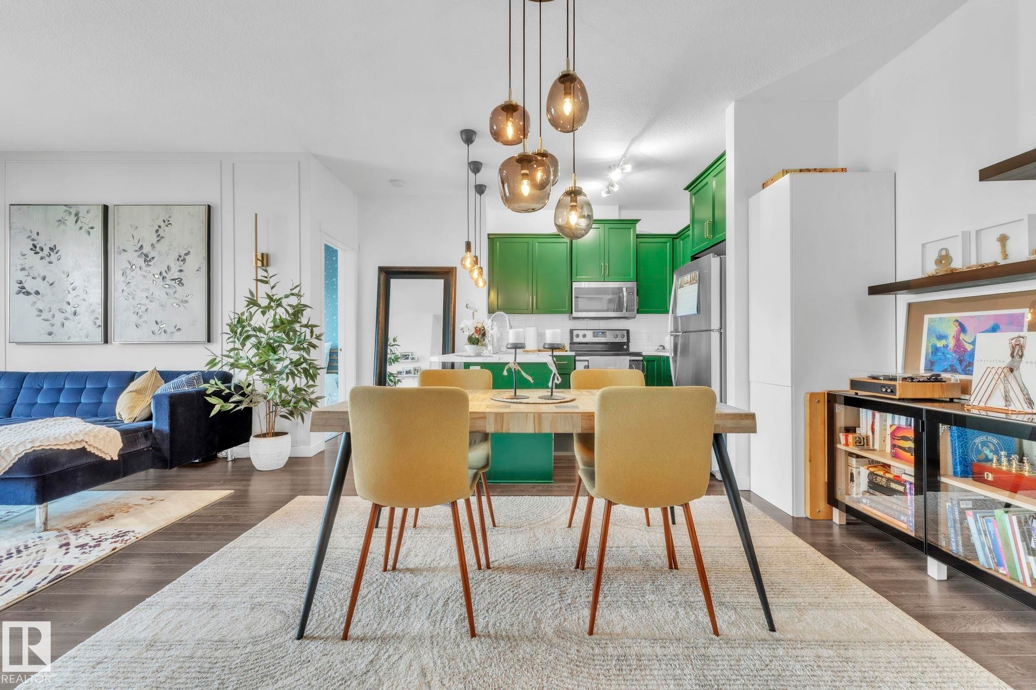 203 812 Welsh Drive, Edmonton, AB - Indoor Photo Showing Dining Room
