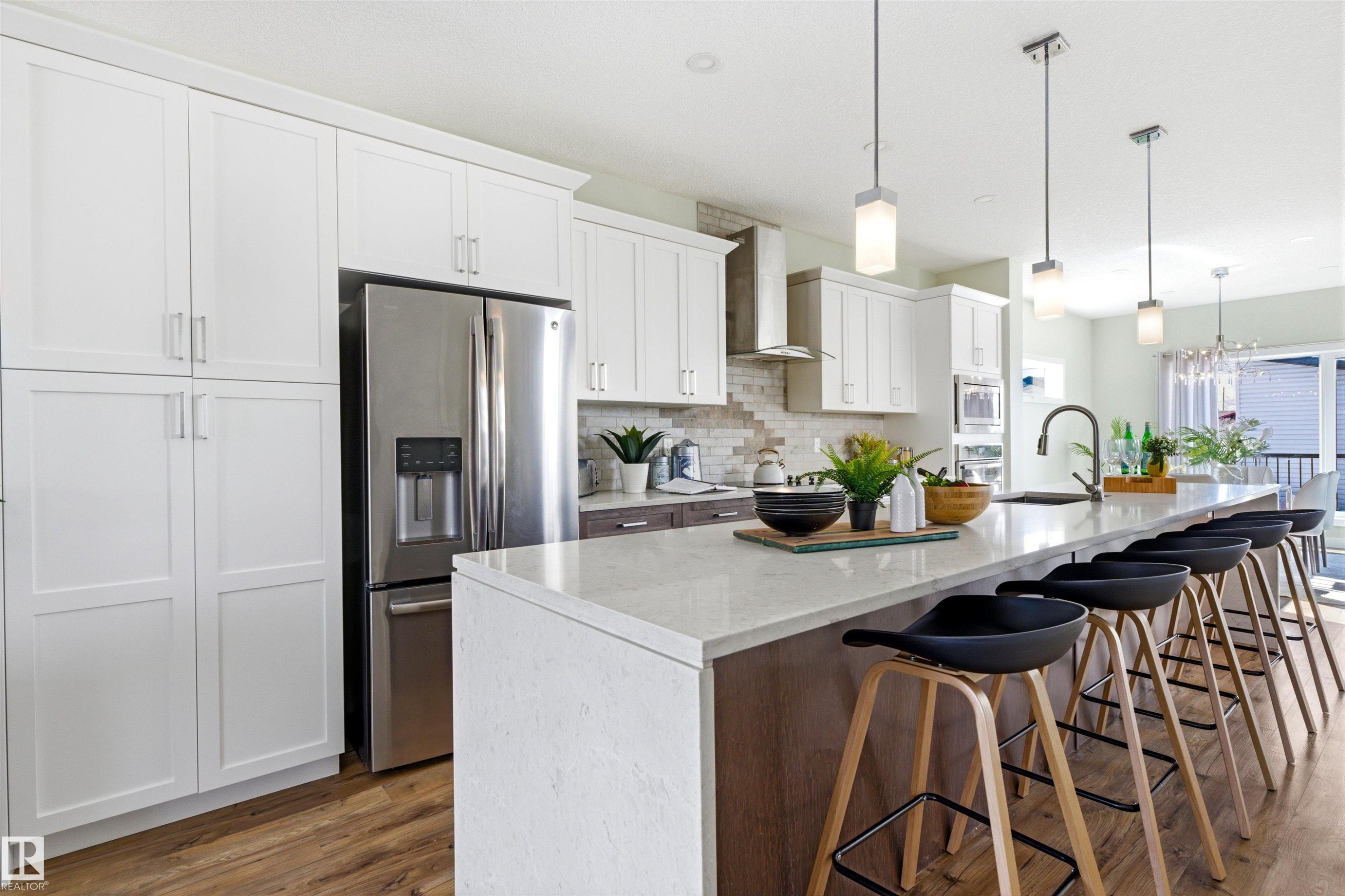 9928 151 Street Nw, Edmonton, AB - Indoor Photo Showing Kitchen With Stainless Steel Kitchen With Upgraded Kitchen