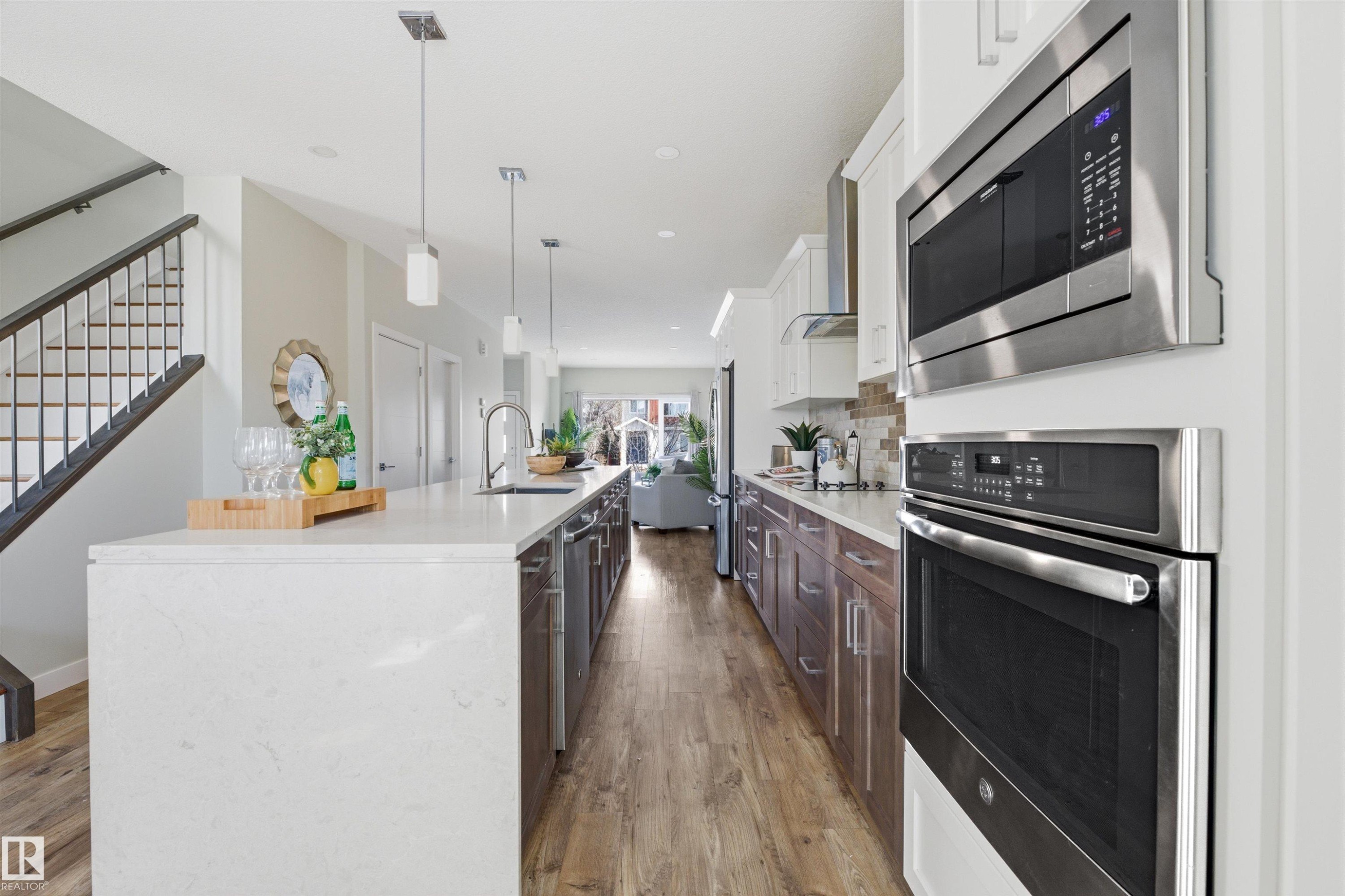 9928 151 Street Nw, Edmonton, AB - Indoor Photo Showing Kitchen With Upgraded Kitchen