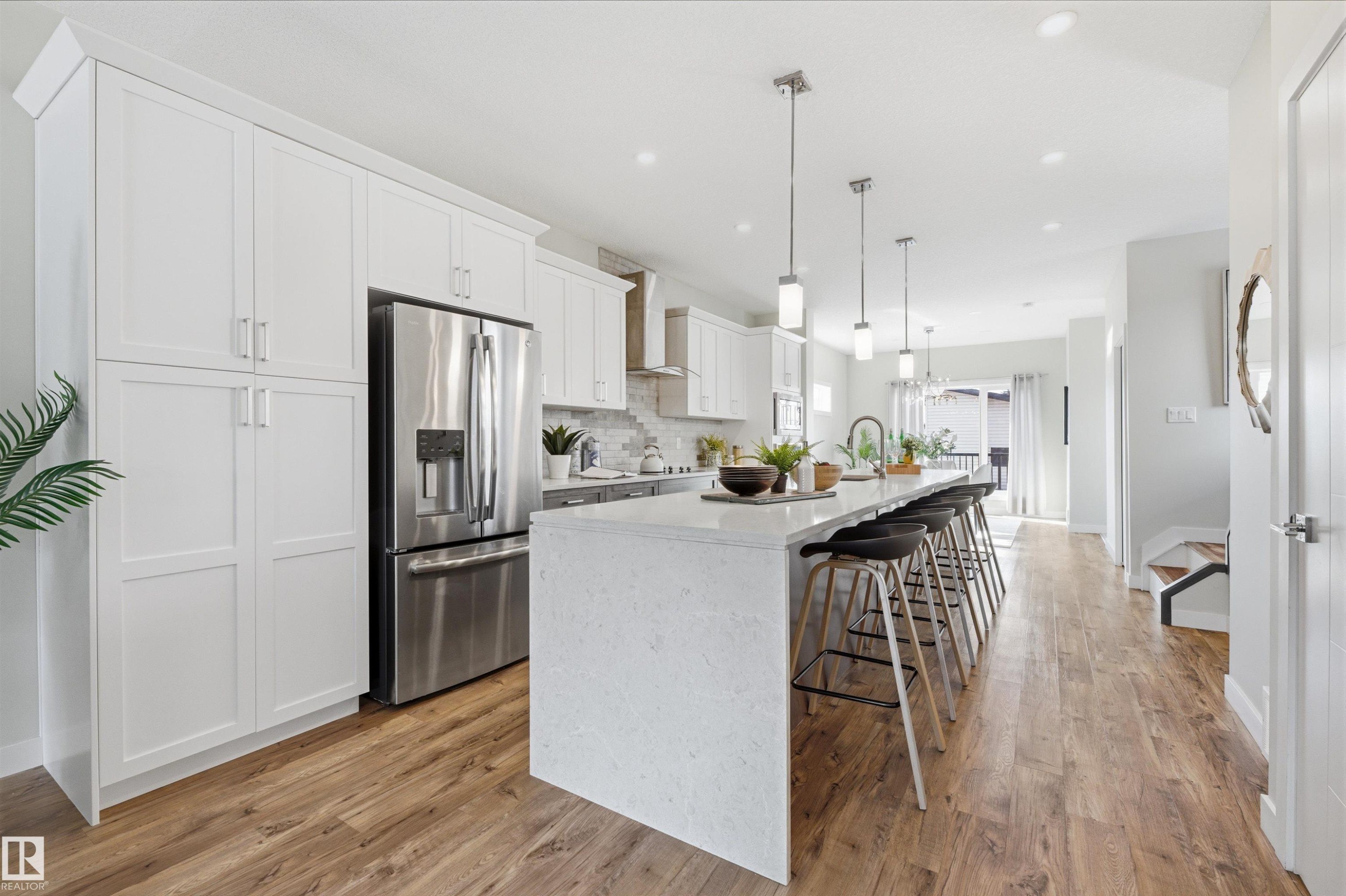9928 151 Street Nw, Edmonton, AB - Indoor Photo Showing Kitchen With Stainless Steel Kitchen With Upgraded Kitchen