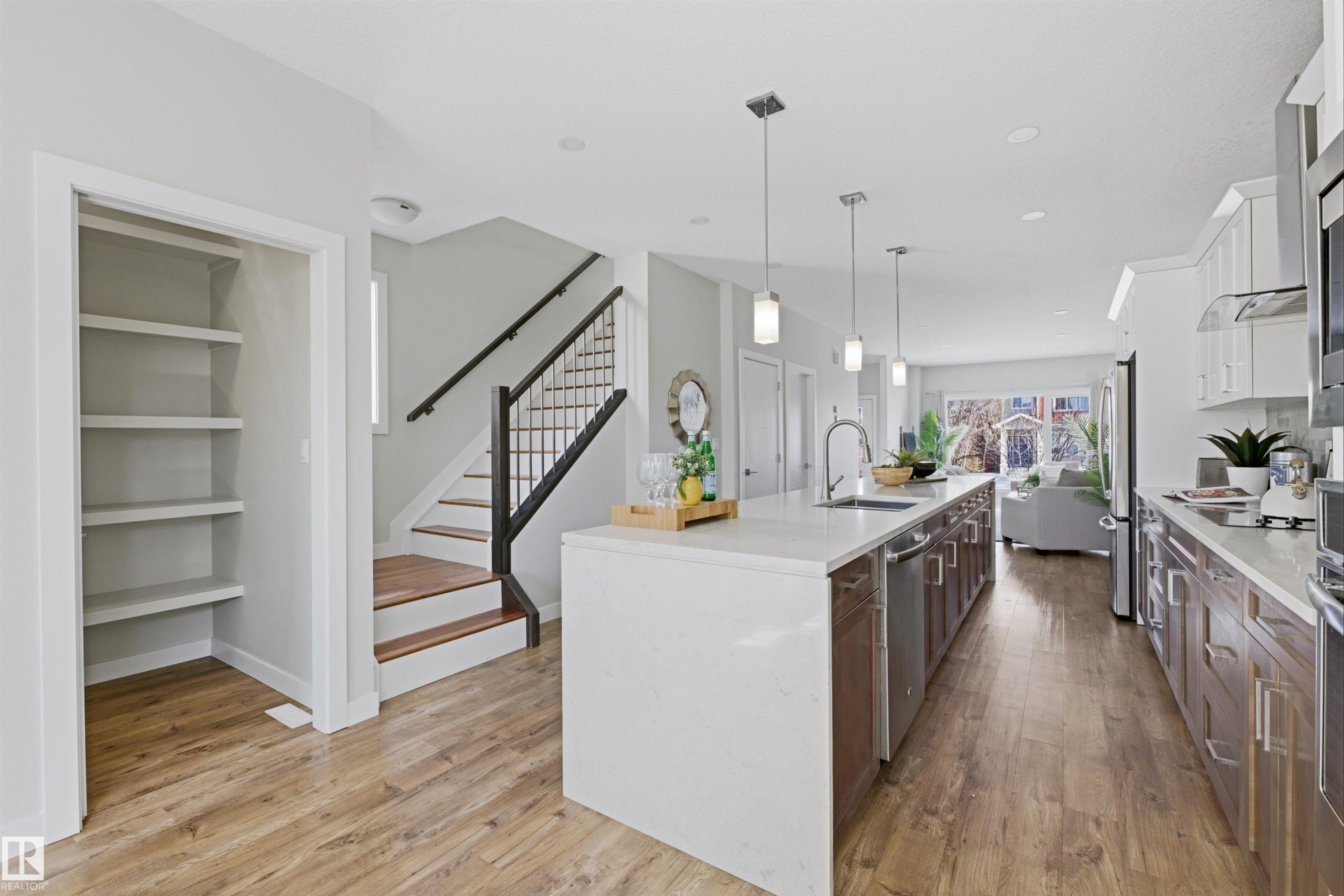 9928 151 Street Nw, Edmonton, AB - Indoor Photo Showing Kitchen With Upgraded Kitchen