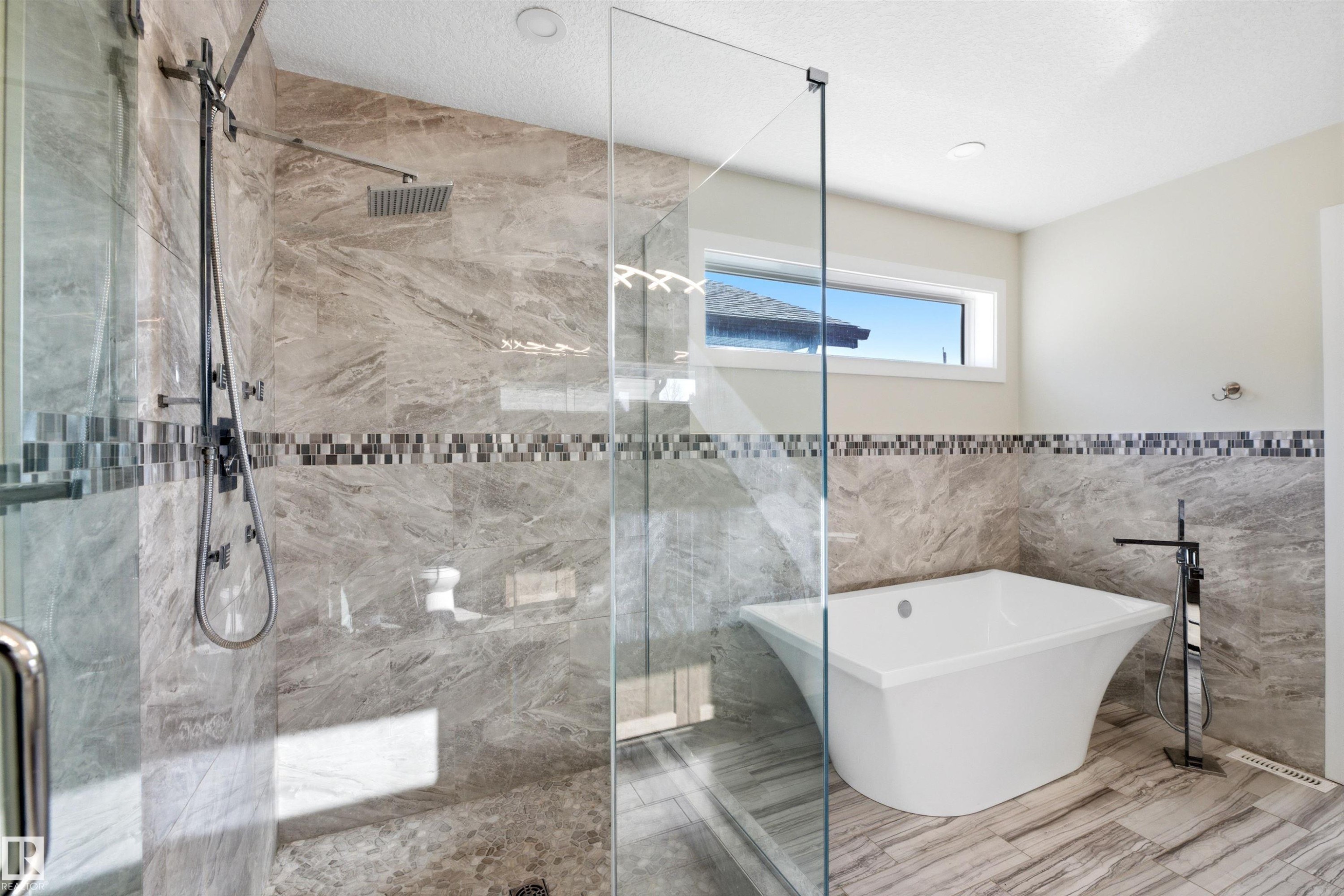 9928 151 Street Nw, Edmonton, AB - Indoor Photo Showing Bathroom