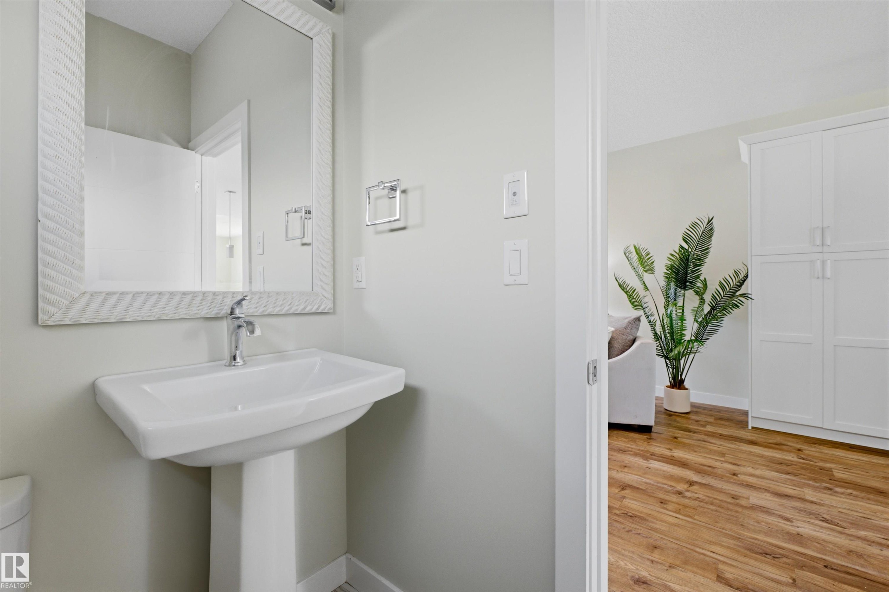 9928 151 Street Nw, Edmonton, AB - Indoor Photo Showing Bathroom