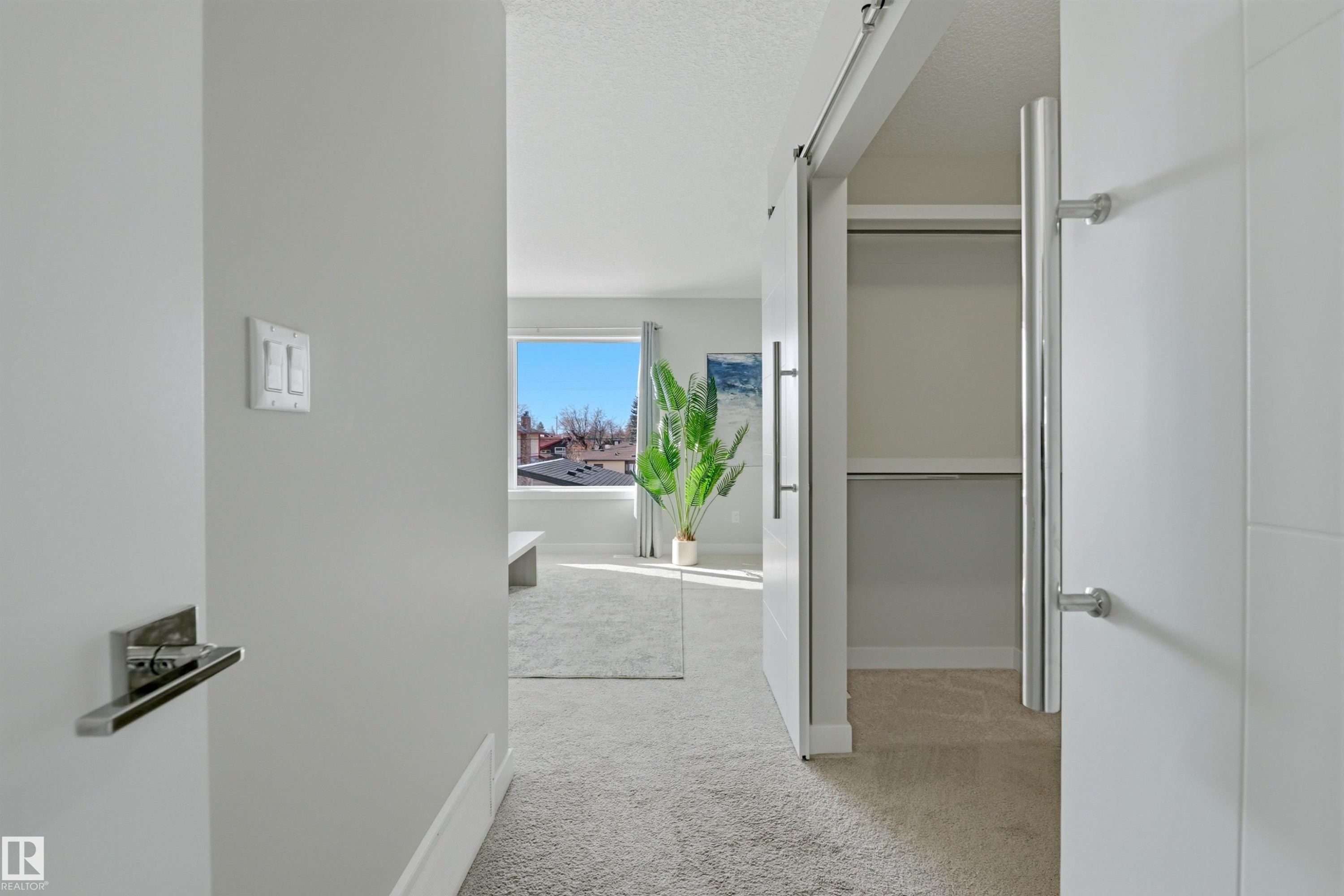 9928 151 Street Nw, Edmonton, AB - Indoor