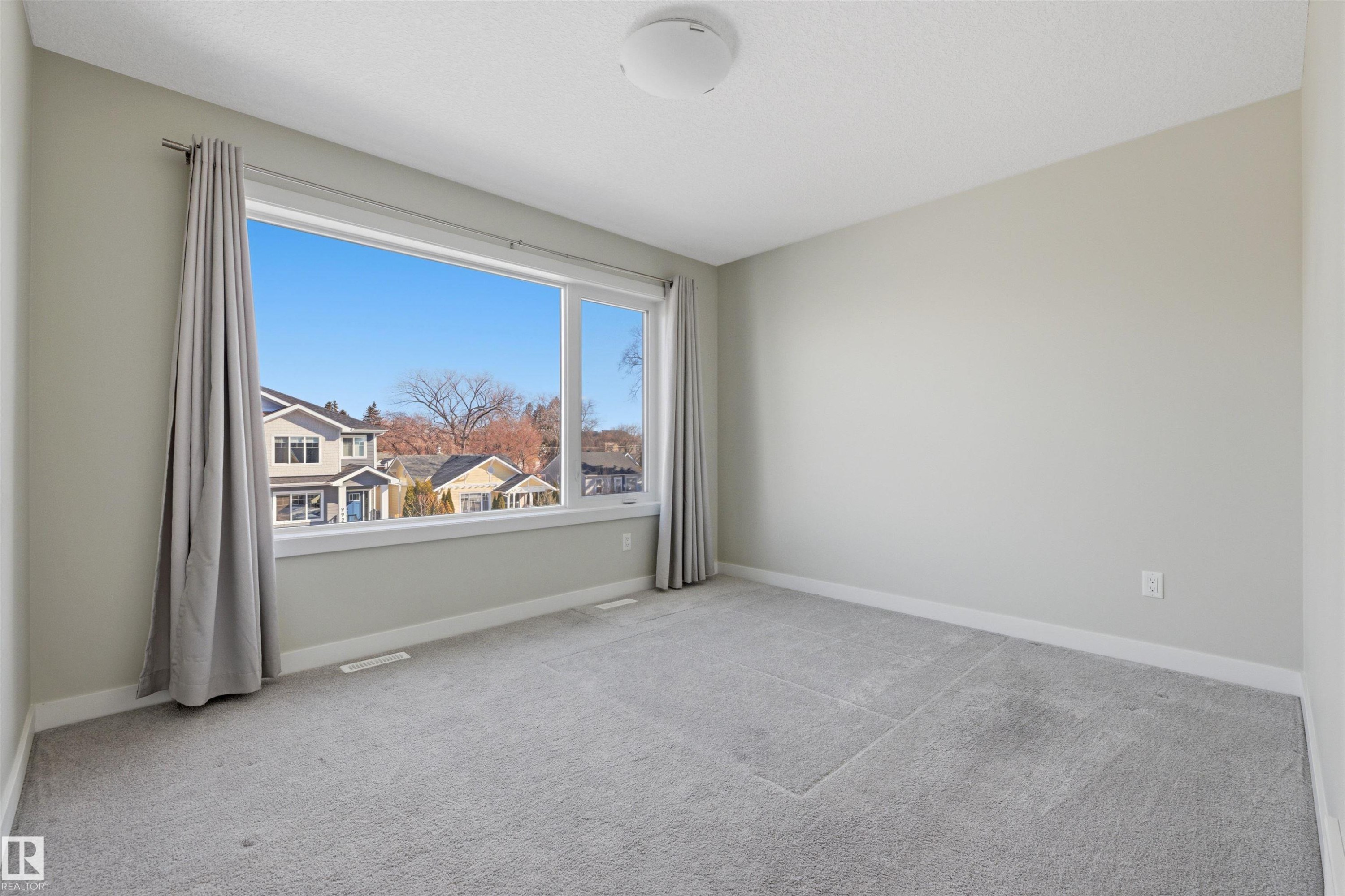 9928 151 Street Nw, Edmonton, AB - Indoor