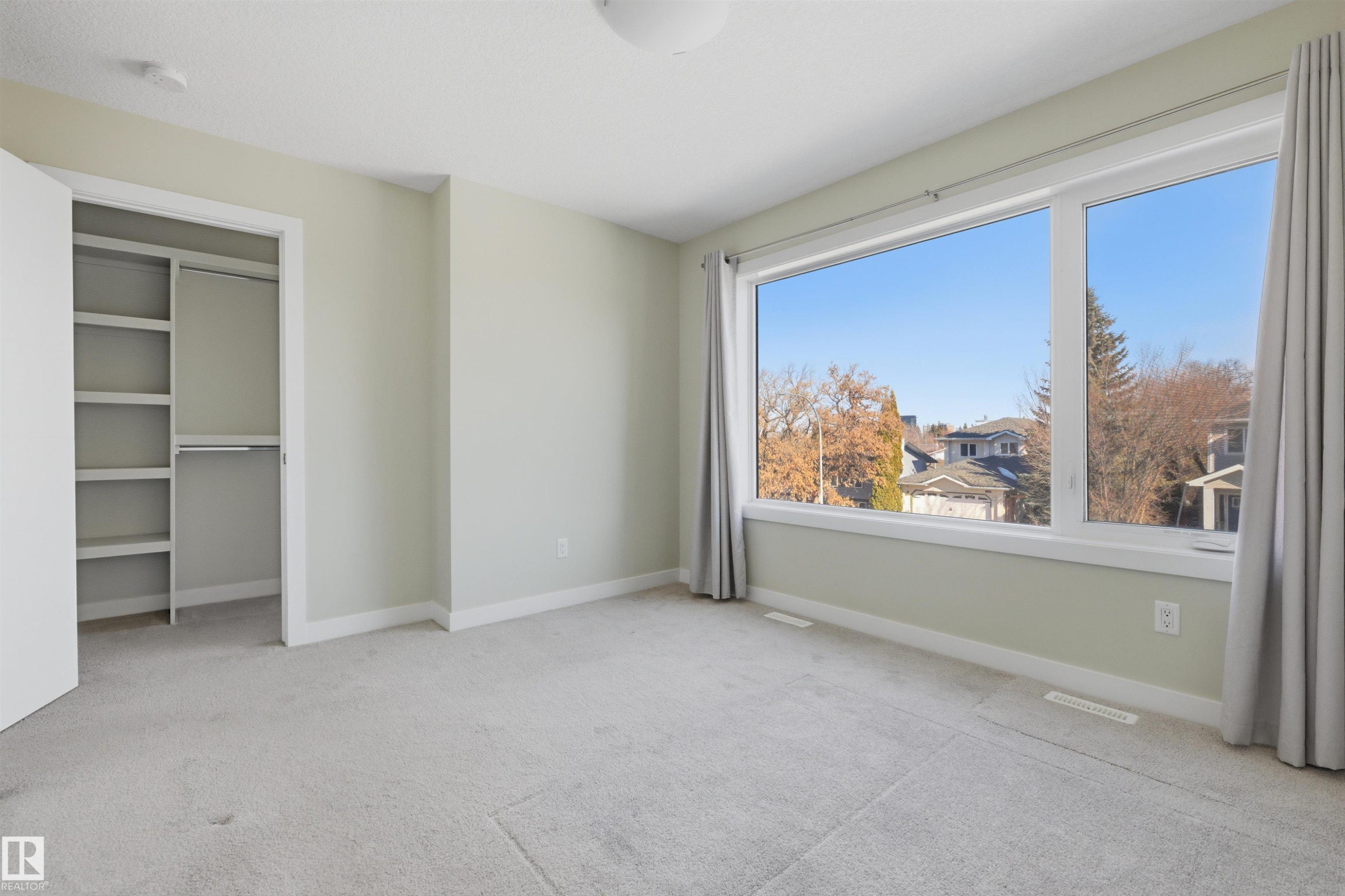 9928 151 Street Nw, Edmonton, AB - Indoor