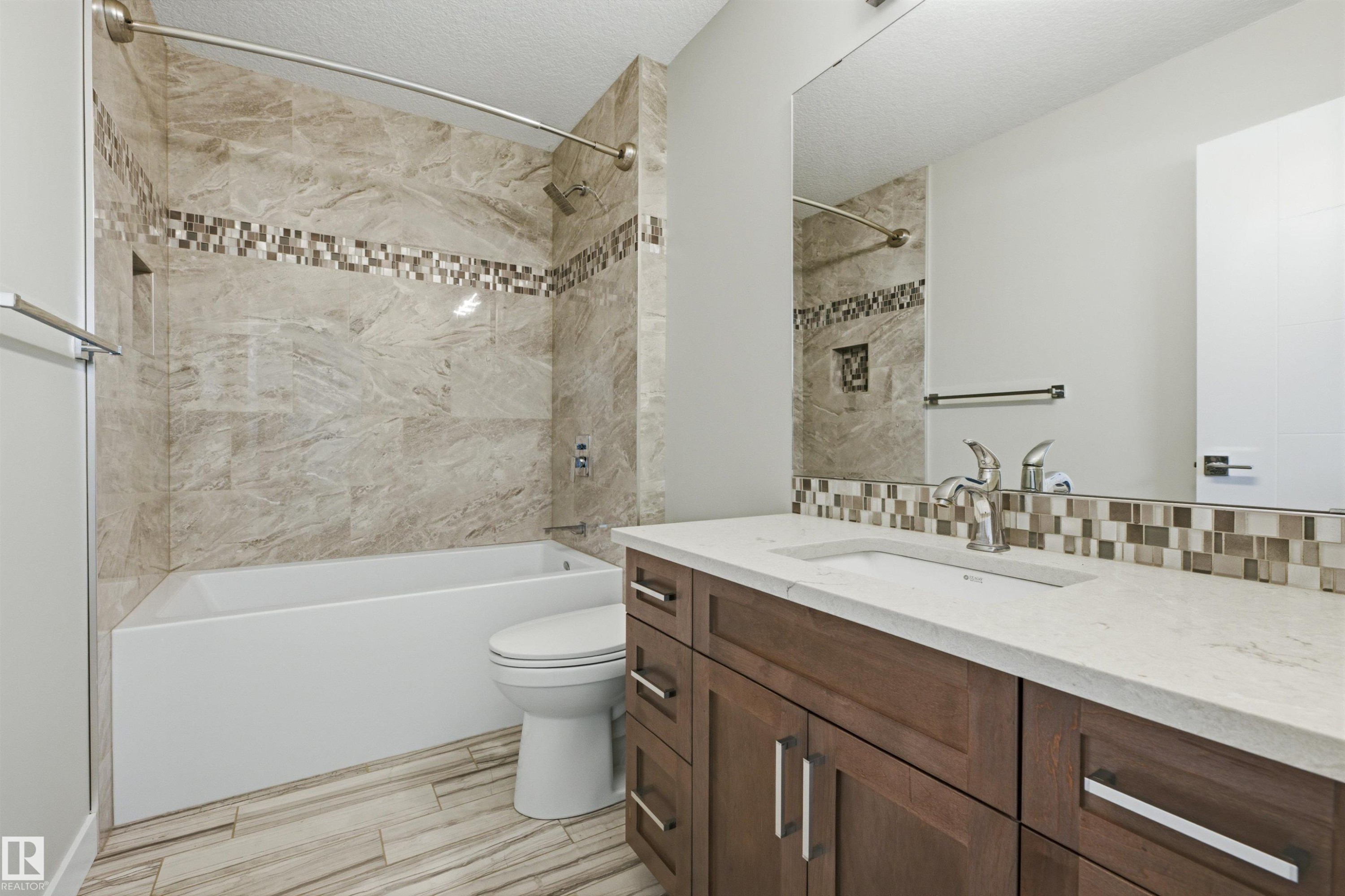 9928 151 Street Nw, Edmonton, AB - Indoor Photo Showing Bathroom