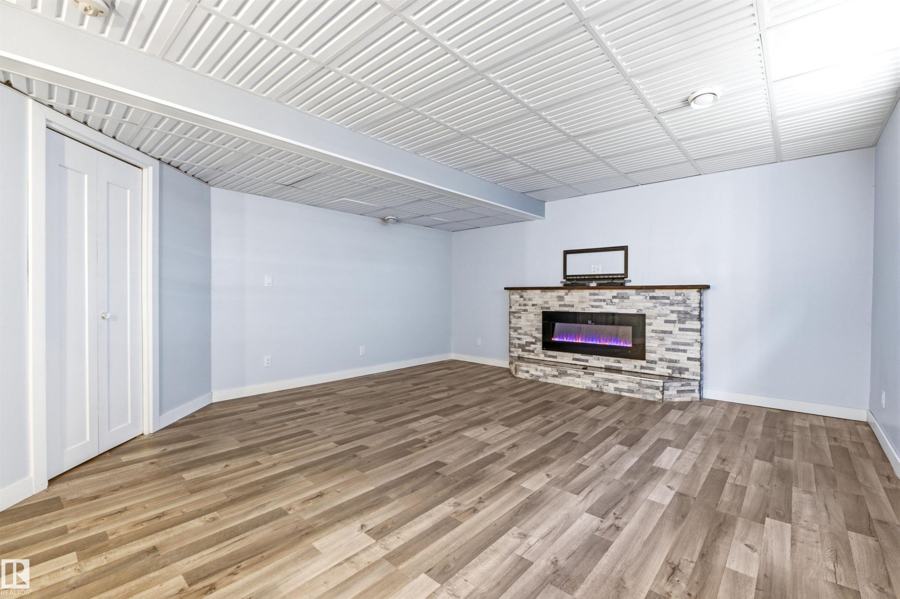 9928 151 Street Nw, Edmonton, AB - Indoor With Fireplace