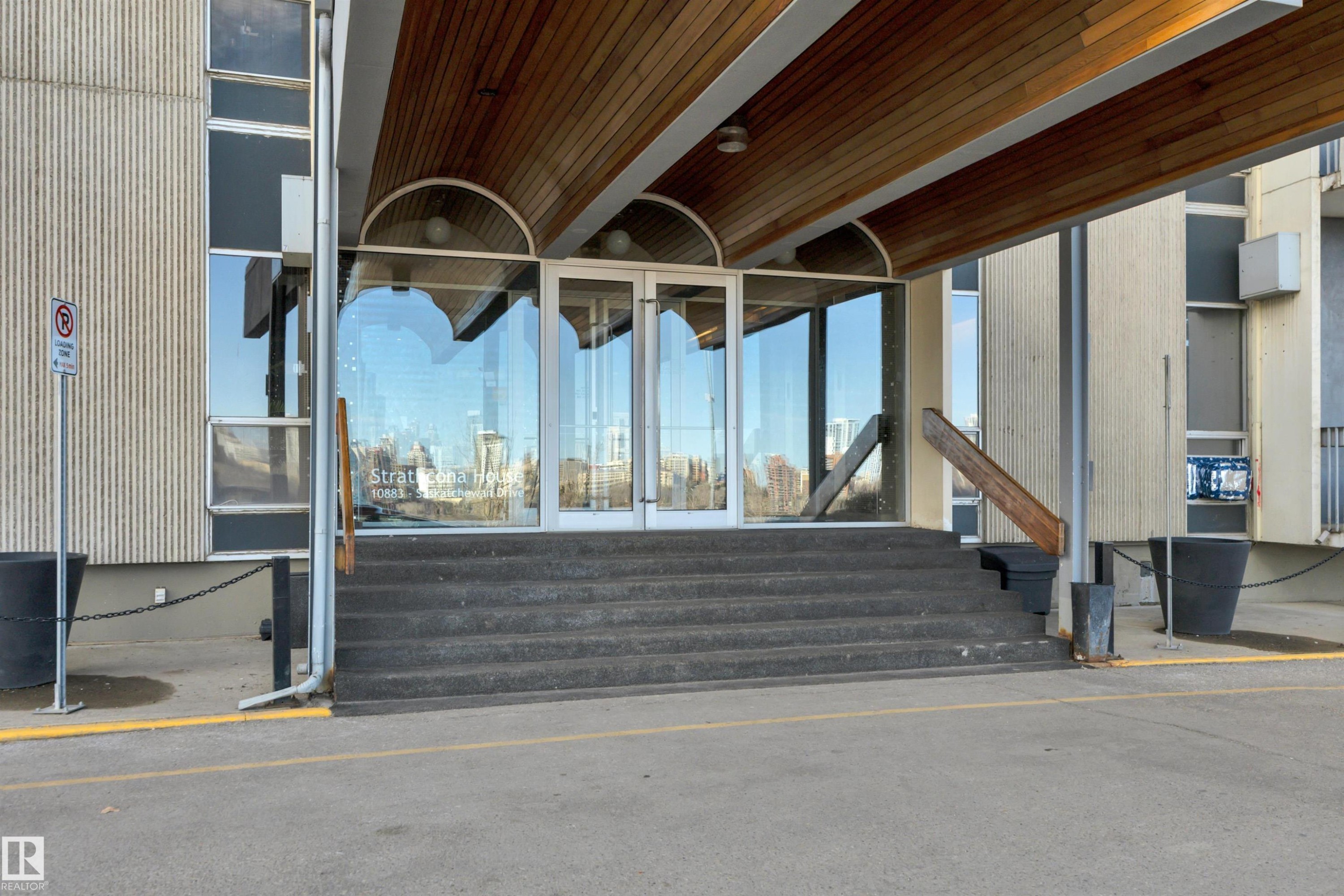 210 10883 Saskatchewan Drive, Edmonton, AB - Outdoor