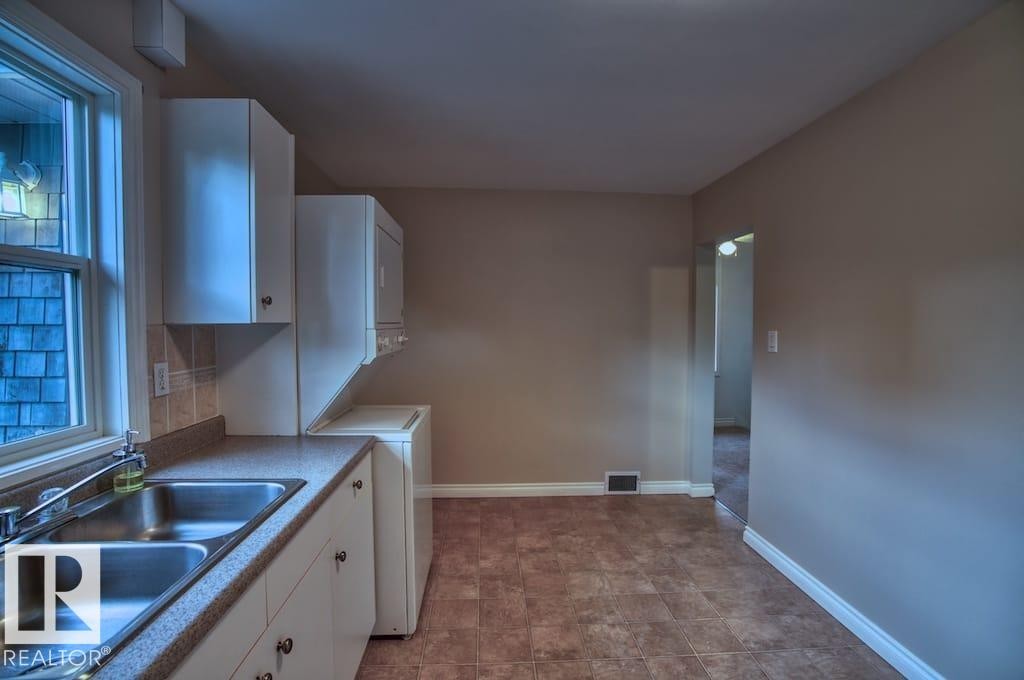 10026 87 Avenue, Edmonton, AB - Indoor Photo Showing Other Room
