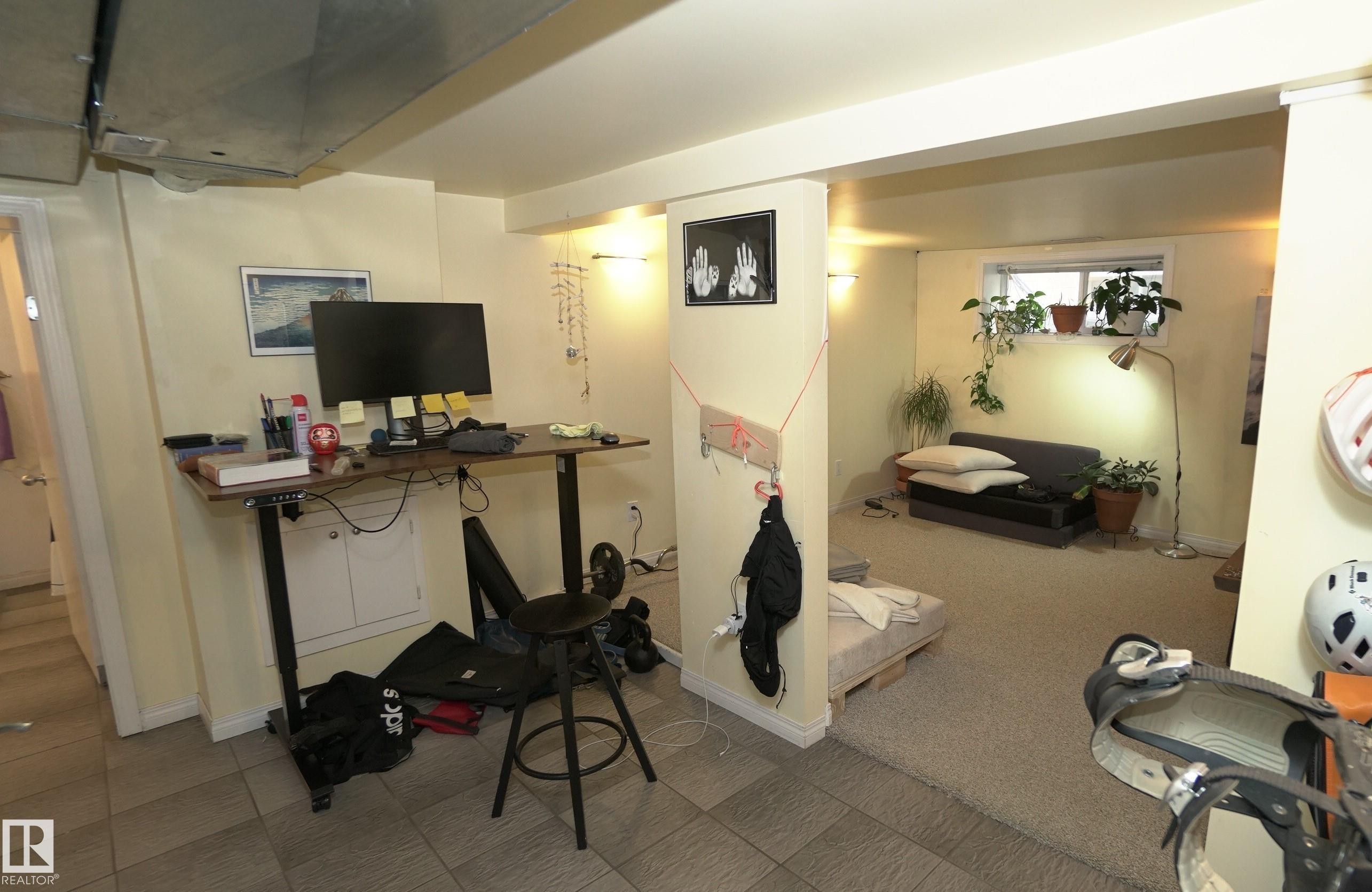 10026 87 Avenue, Edmonton, AB - Indoor