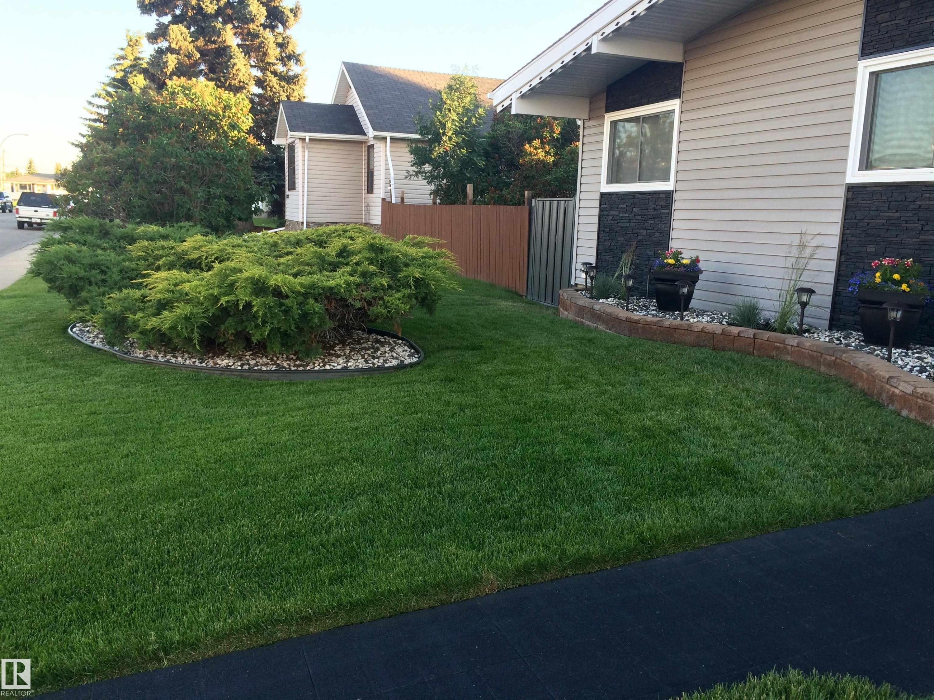 13304 70 Street, Edmonton, AB - Outdoor