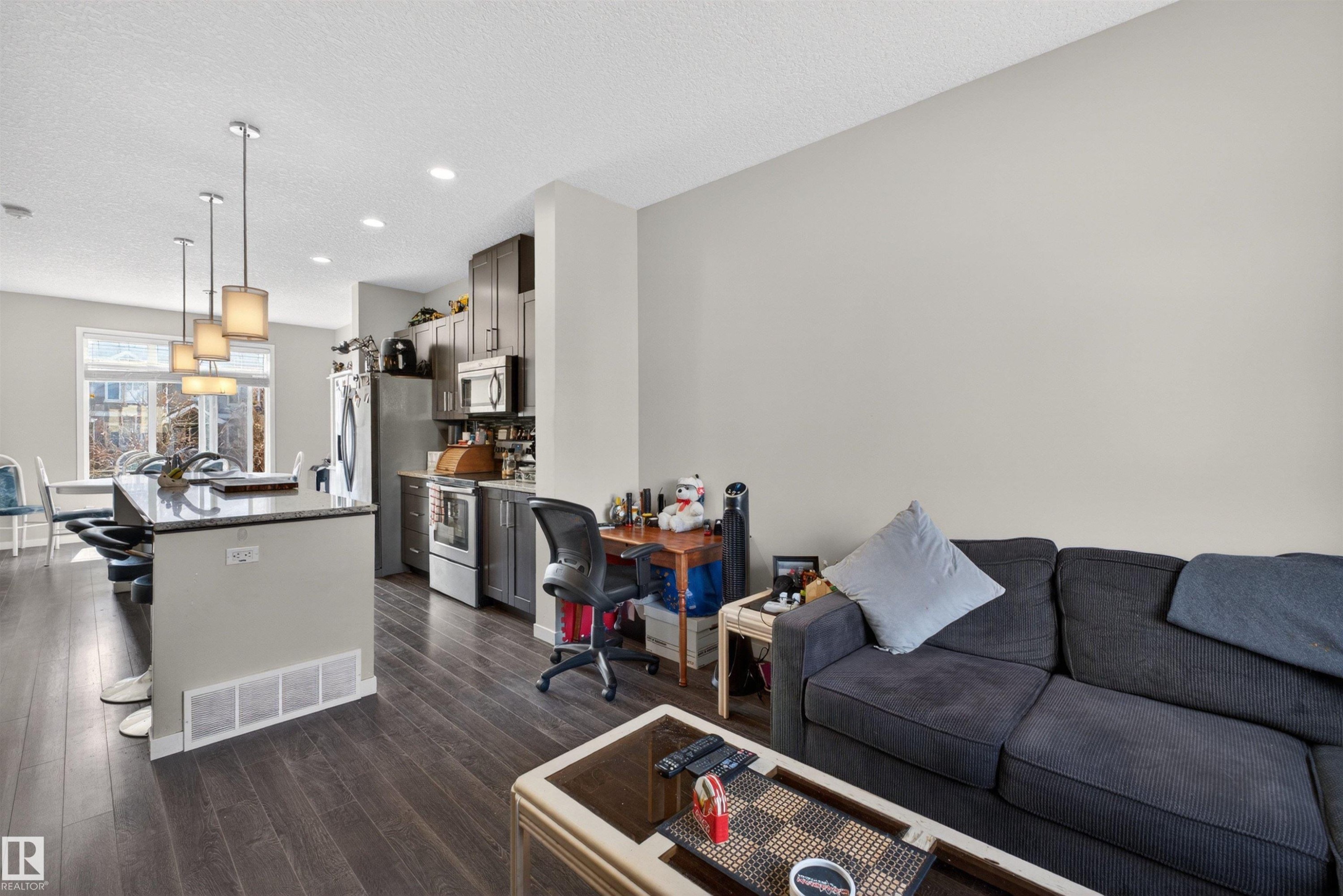 9 320 Secord Boulevard, Edmonton, AB - Indoor