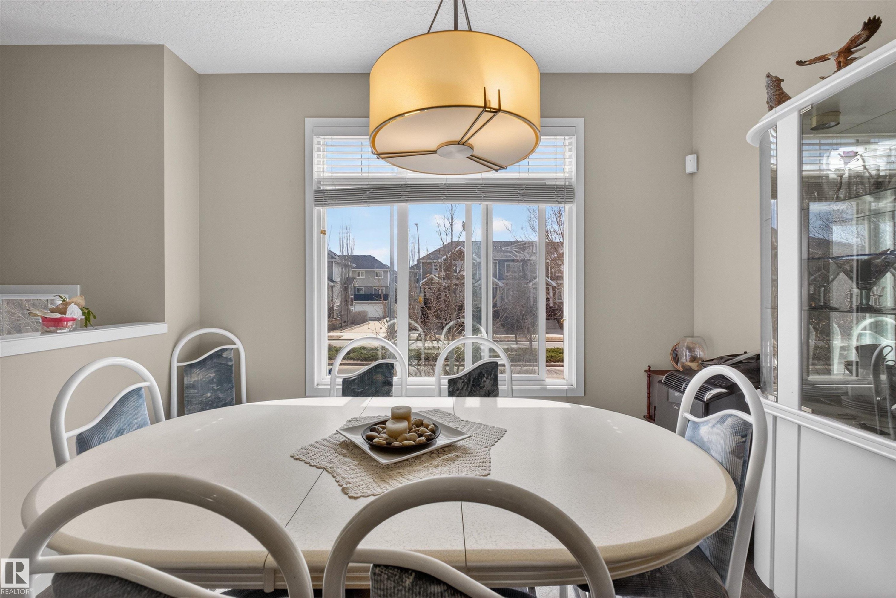 9 320 Secord Boulevard, Edmonton, AB - Indoor Photo Showing Dining Room