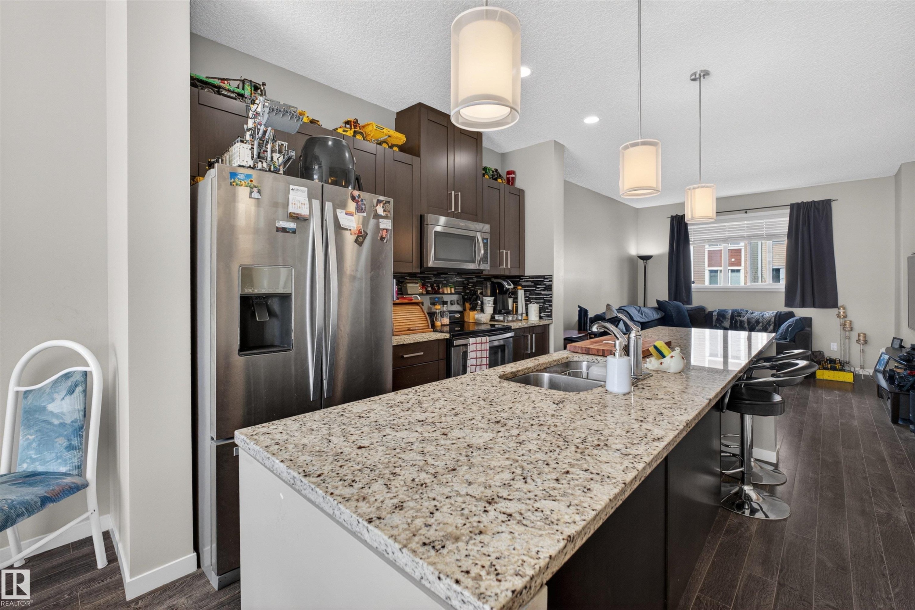 9 320 Secord Boulevard, Edmonton, AB - Indoor Photo Showing Kitchen With Double Sink With Upgraded Kitchen
