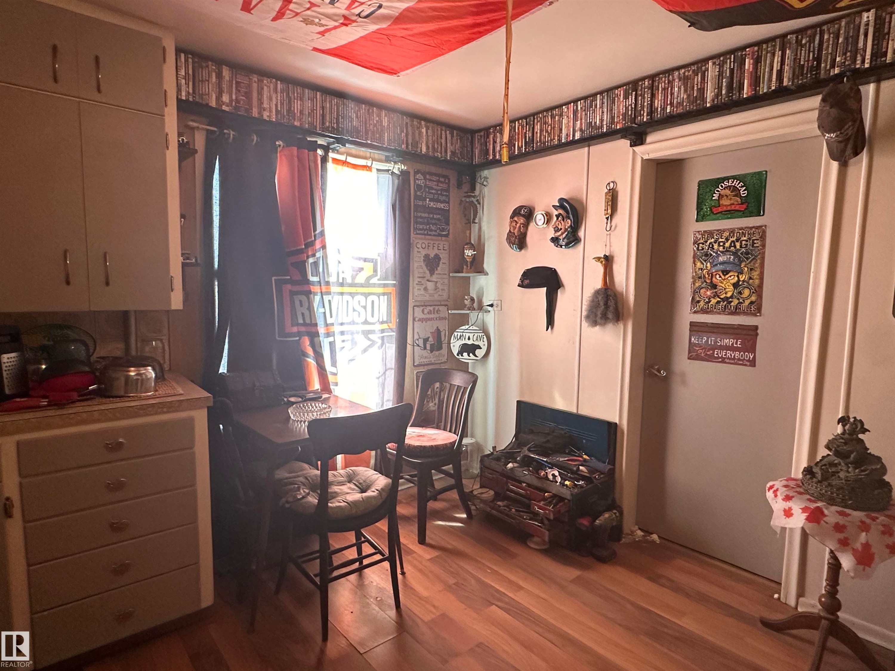 Image quality insufficient for description - 10528 100 Avenue, Westlock, AB - Indoor