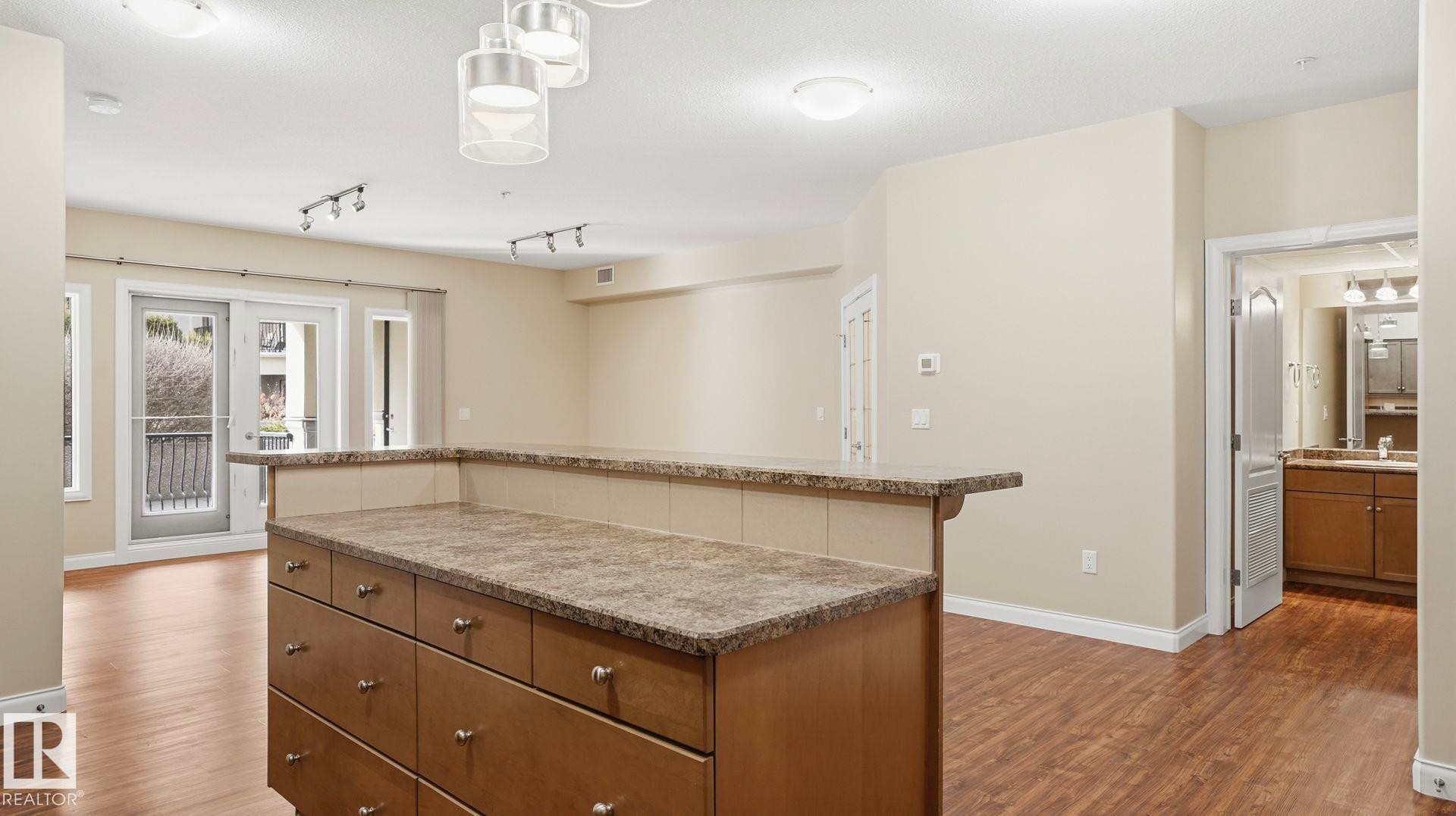 138 1406 Hodgson Way, Edmonton, AB - Indoor