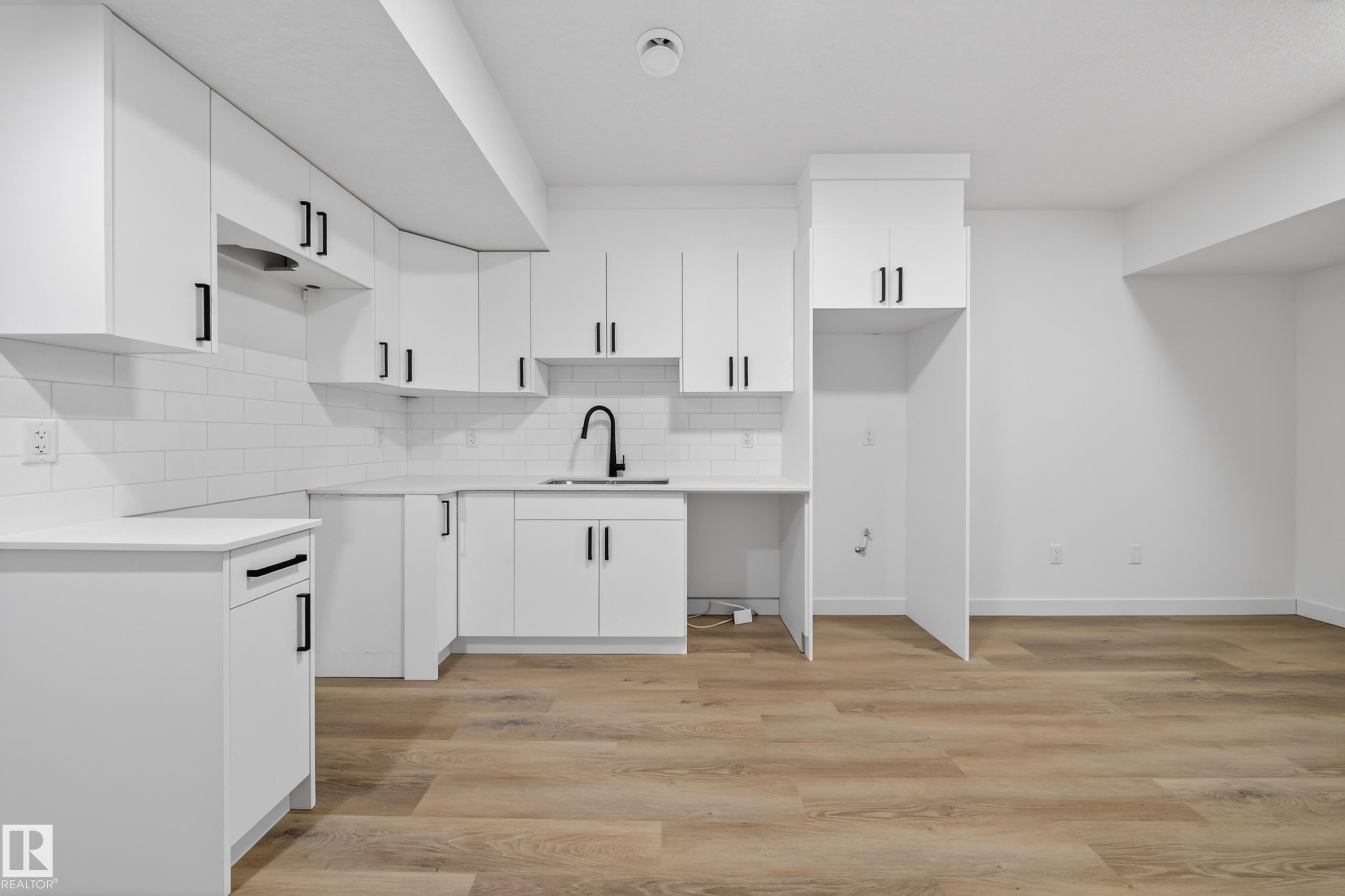 227 Deer Valley Drive, Leduc, AB - Indoor Photo Showing Kitchen