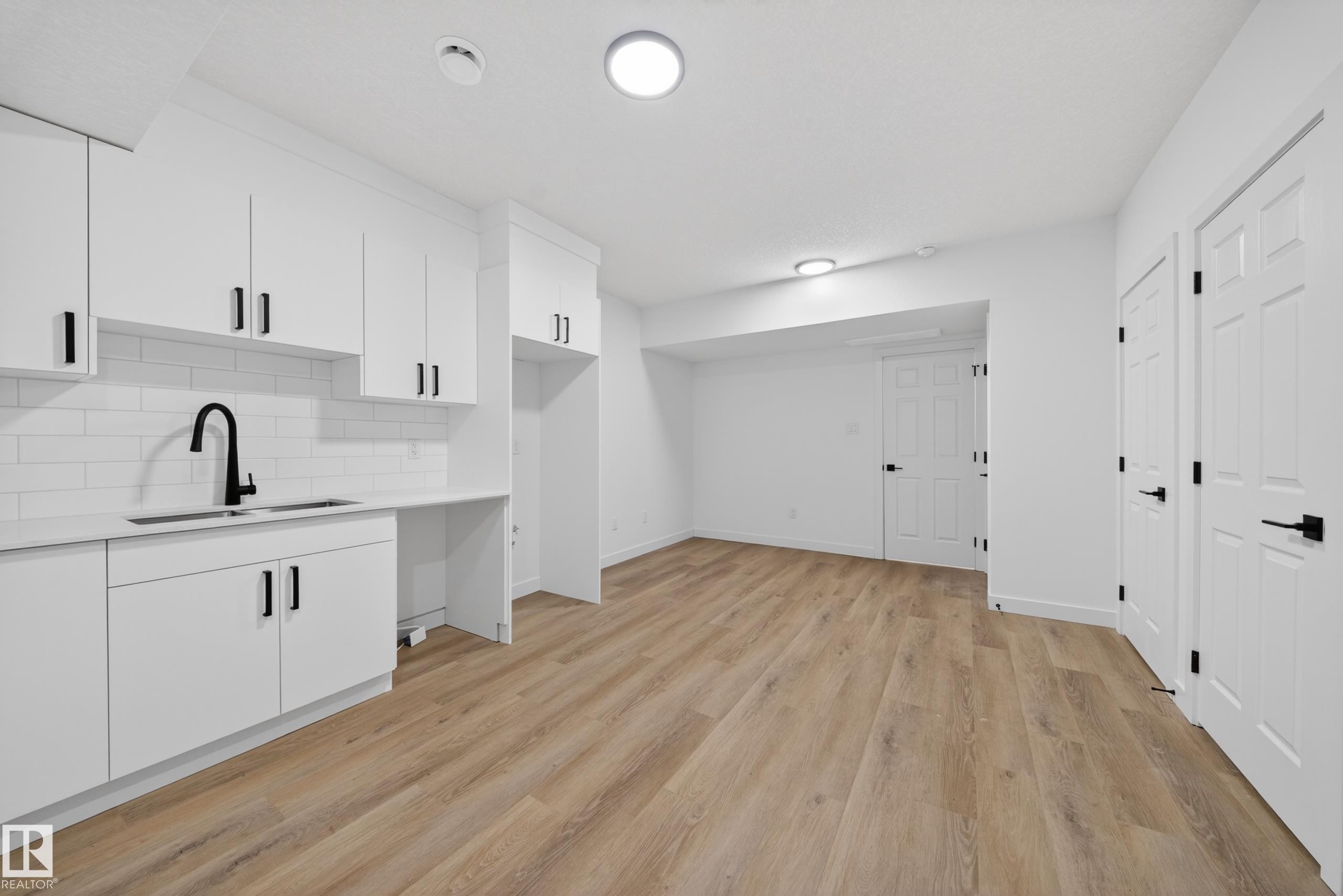 227 Deer Valley Drive, Leduc, AB - Indoor Photo Showing Kitchen