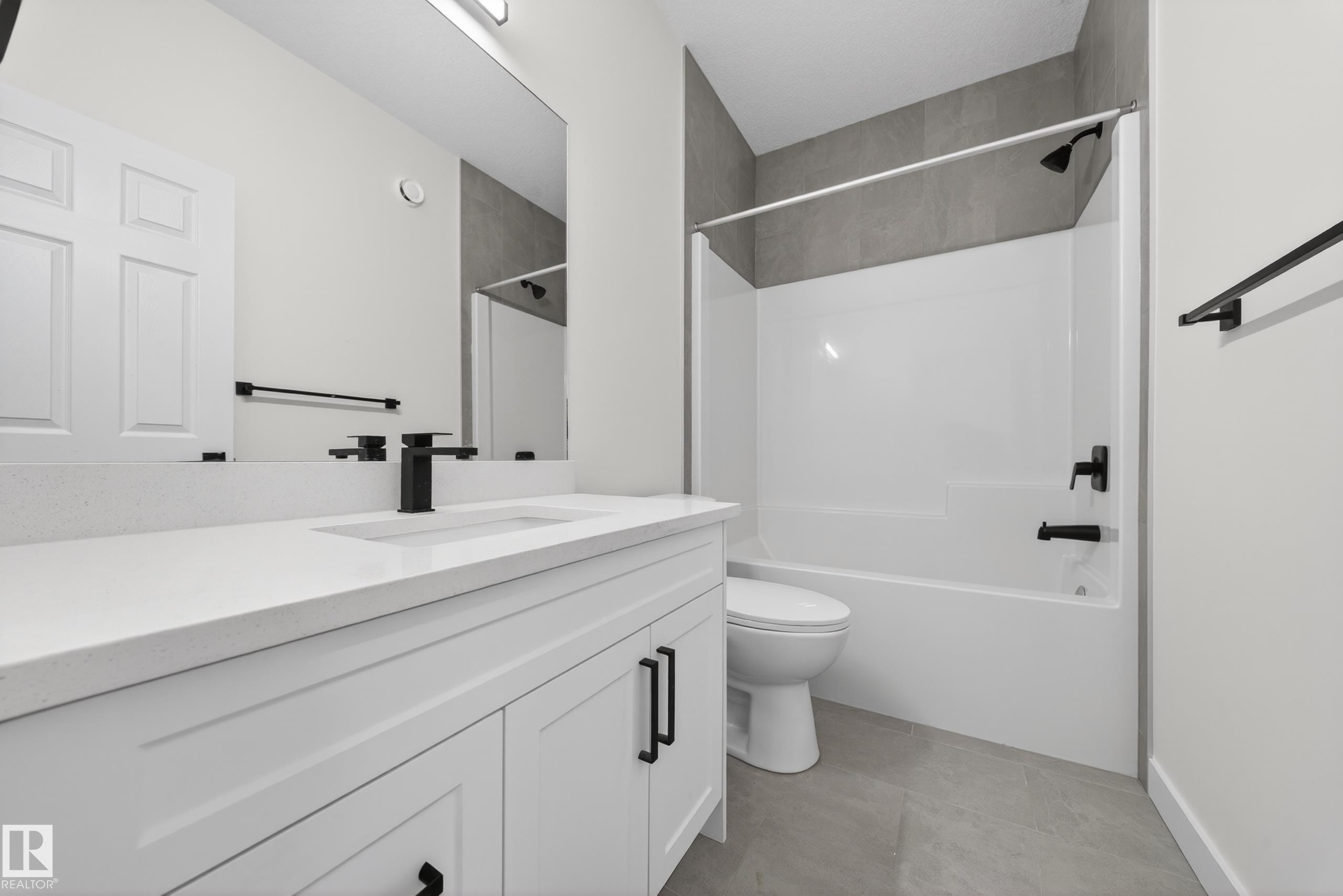 Main Floor Full Bathroom - 227 Deer Valley Drive, Leduc, AB - Indoor Photo Showing Bathroom