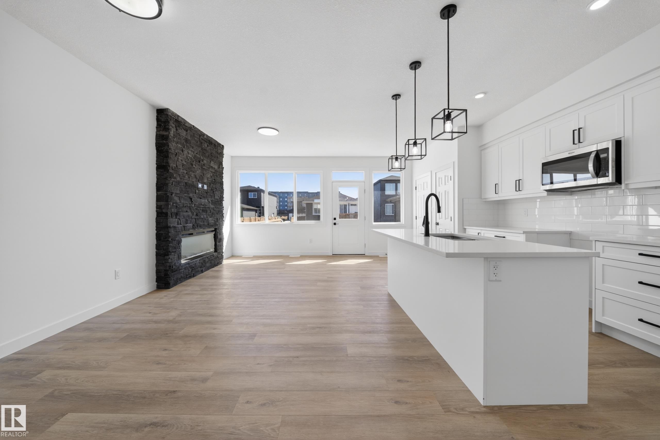 227 Deer Valley Drive, Leduc, AB - Indoor Photo Showing Kitchen With Upgraded Kitchen