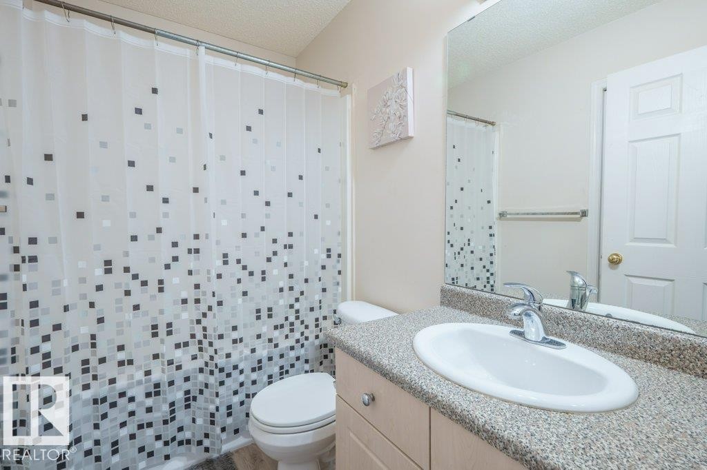 3024 32 Avenue, Edmonton, AB - Indoor Photo Showing Bathroom