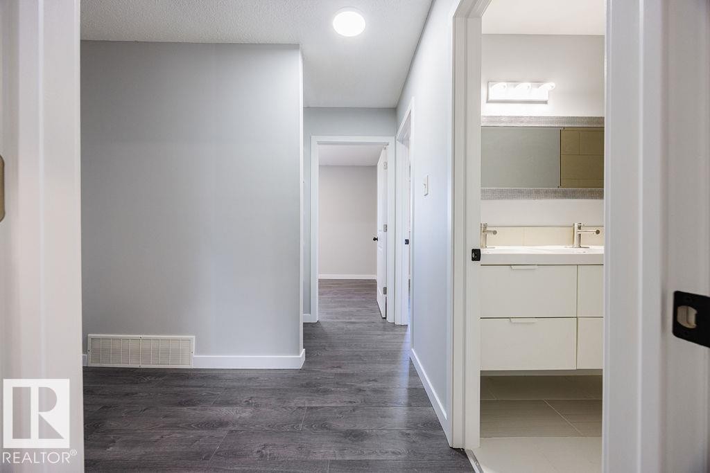 113 Abbottsfield Road, Edmonton, AB - Indoor