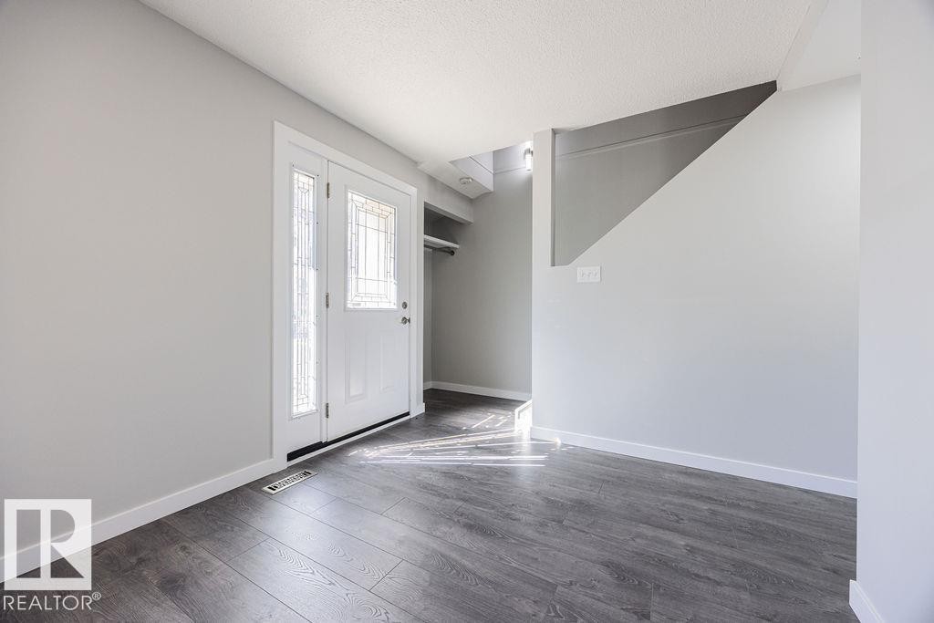 113 Abbottsfield Road, Edmonton, AB - Indoor Photo Showing Other Room