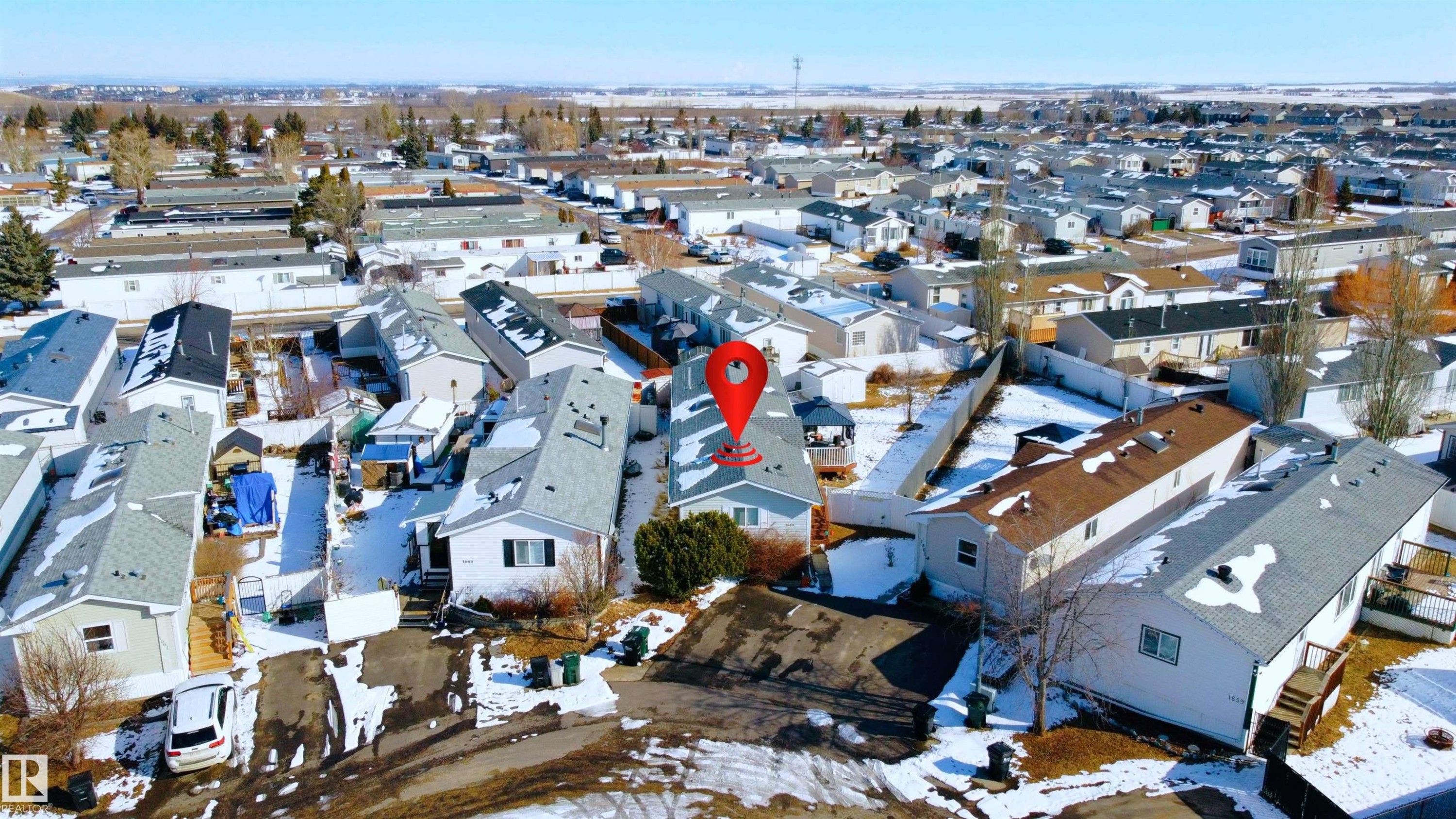Aerial view of the property and surrounding residential neighborhood - 1663 Jubilee Crescent, Sherwood Park, AB - Outdoor With View