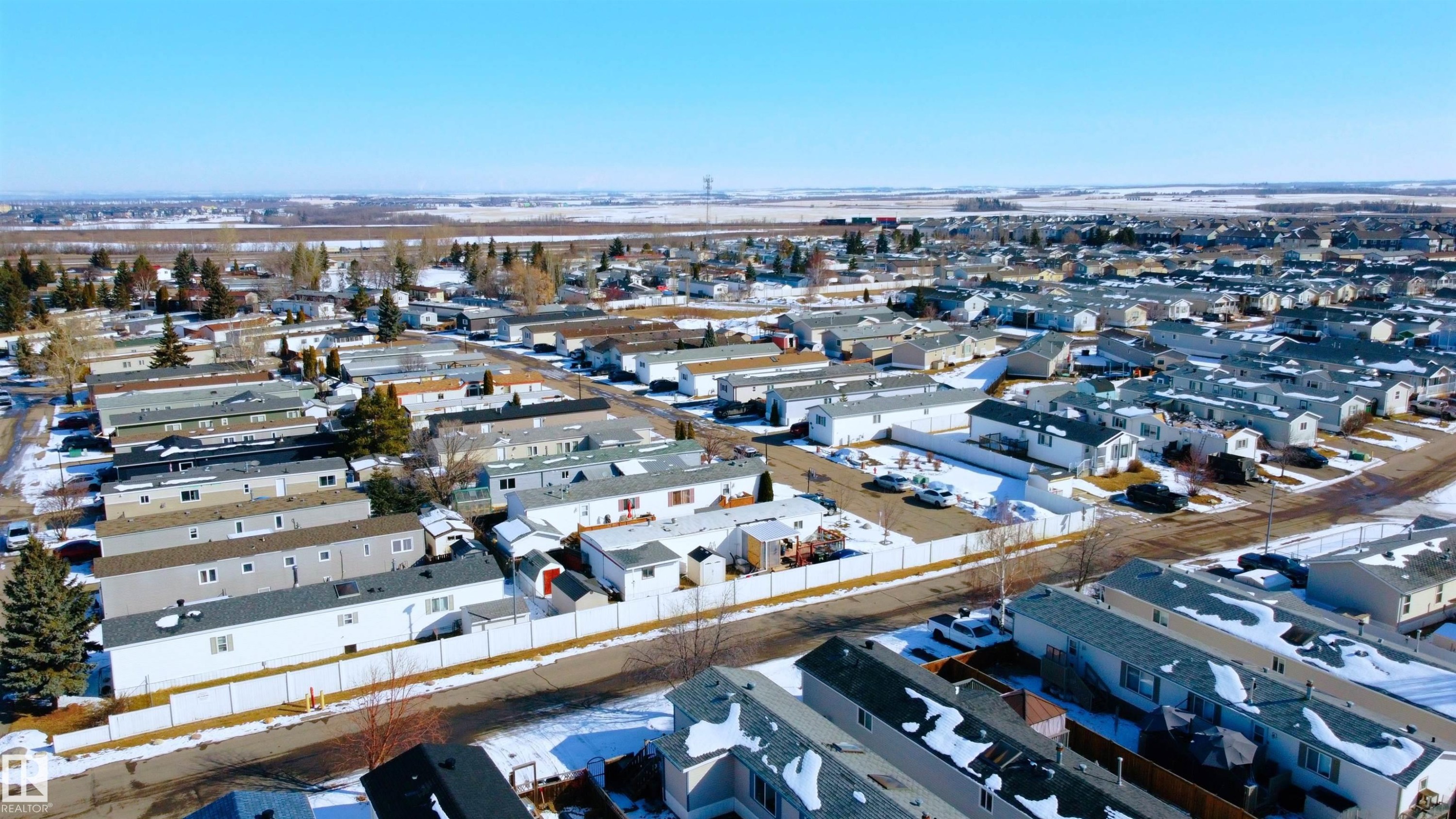 Expansive aerial view of the property's surroundings, showcasing the neighborhood's layout with numerous residential structures and roads - 1663 Jubilee Crescent, Sherwood Park, AB - Outdoor With View